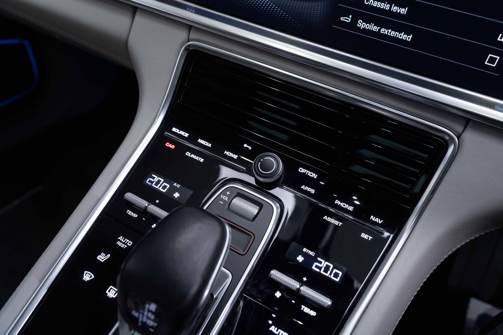 Porsche Panamera - Image 19