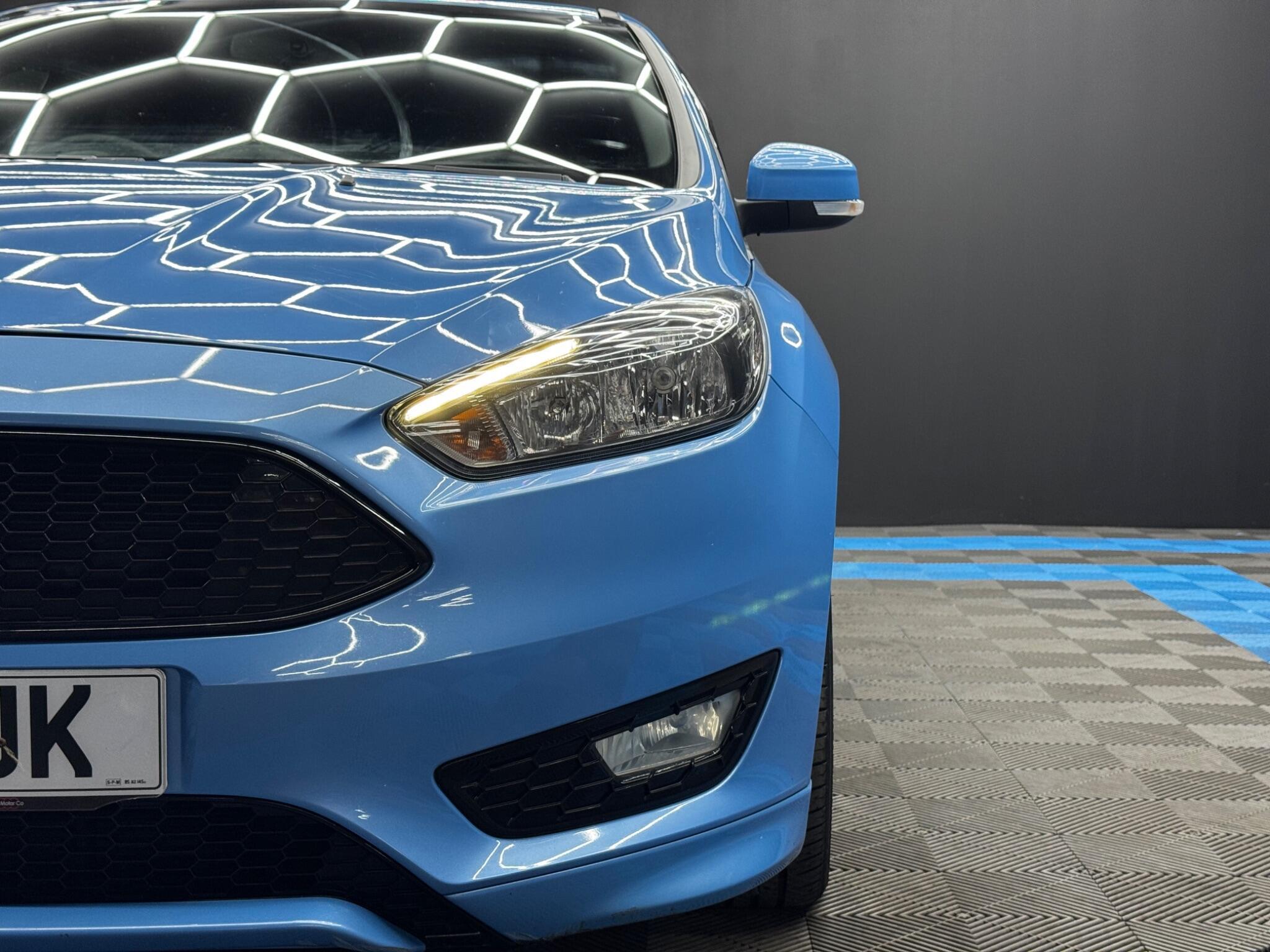 Ford Focus - Image 41
