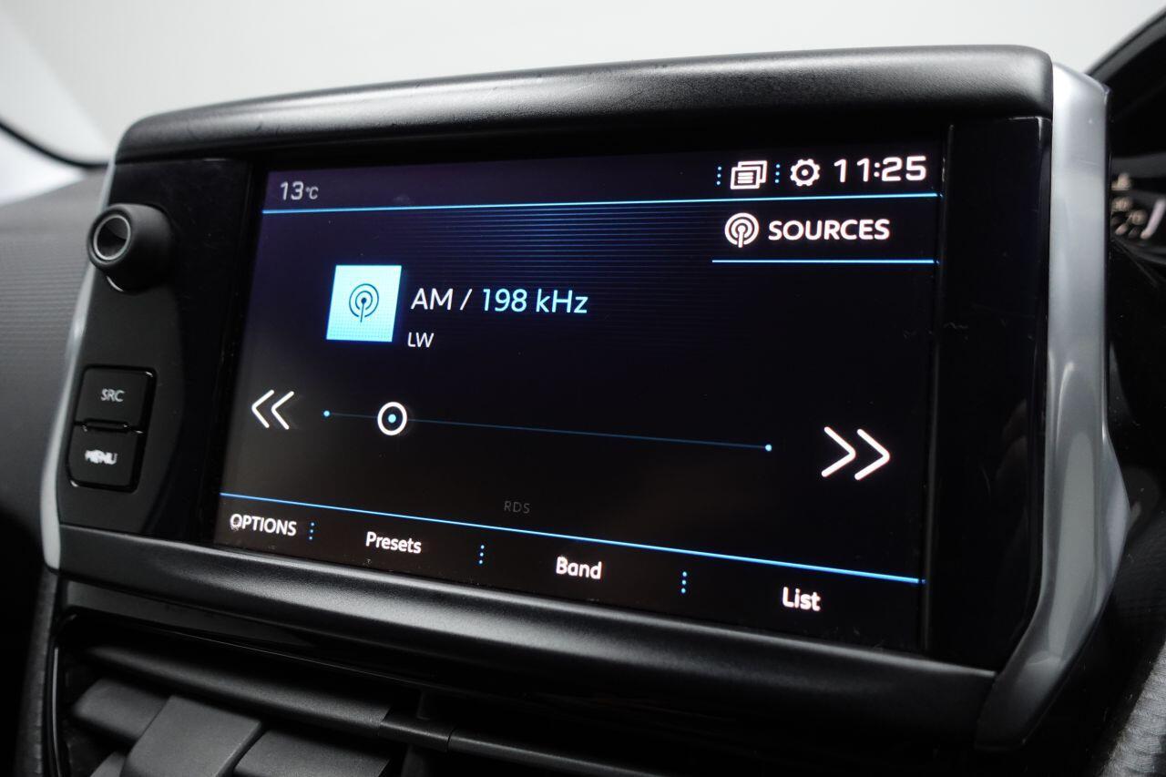 Peugeot 208 - Image 30