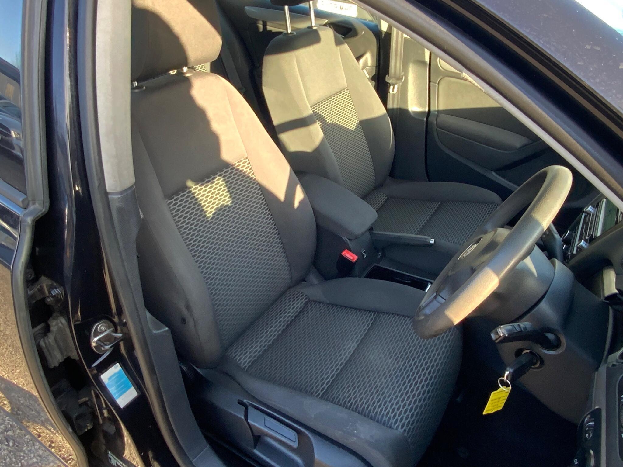 Volkswagen Golf - Image 16