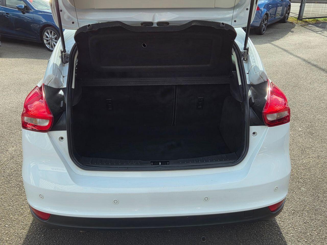 Ford Focus - Image 10