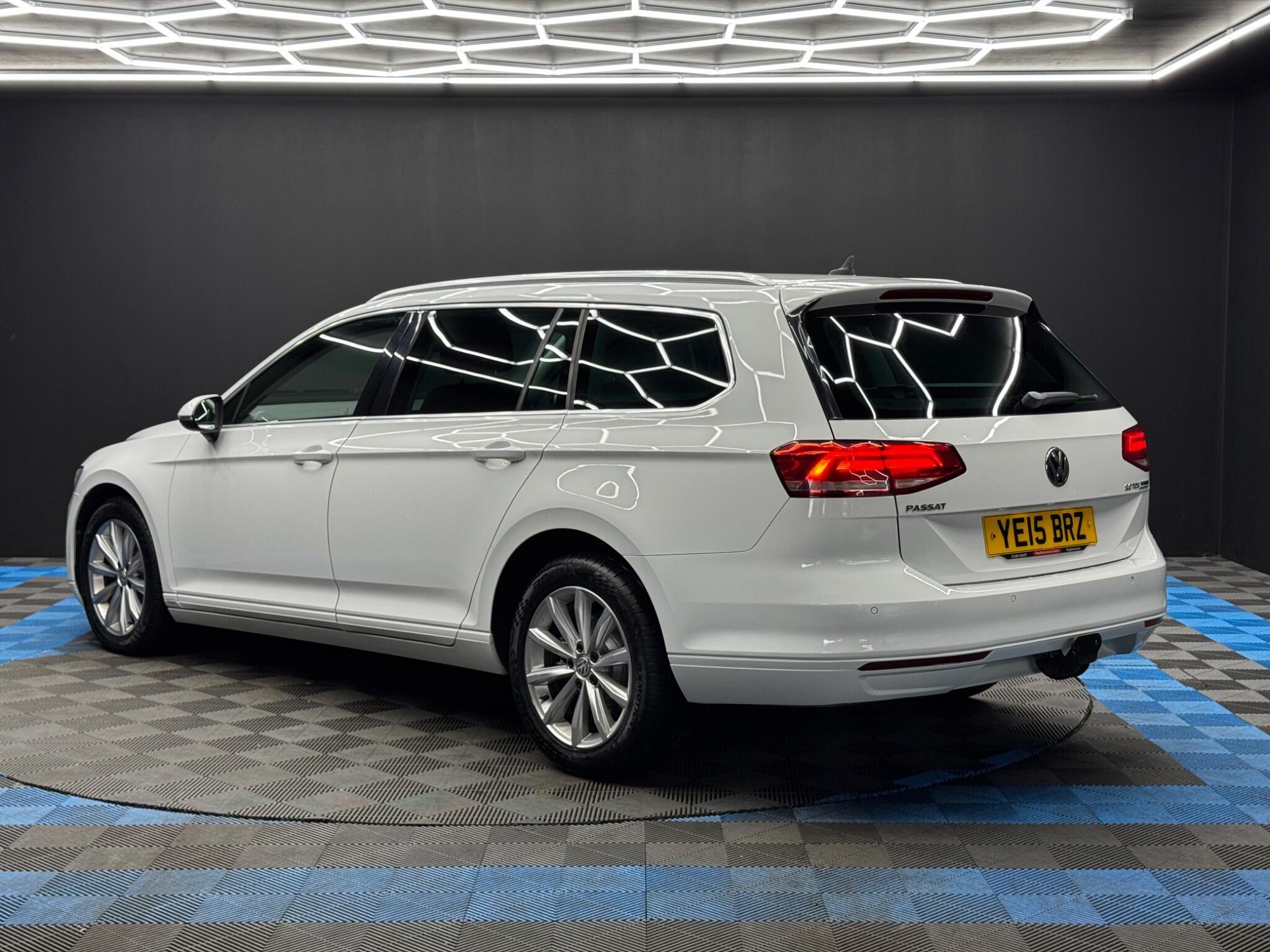 Volkswagen Passat - Image 7