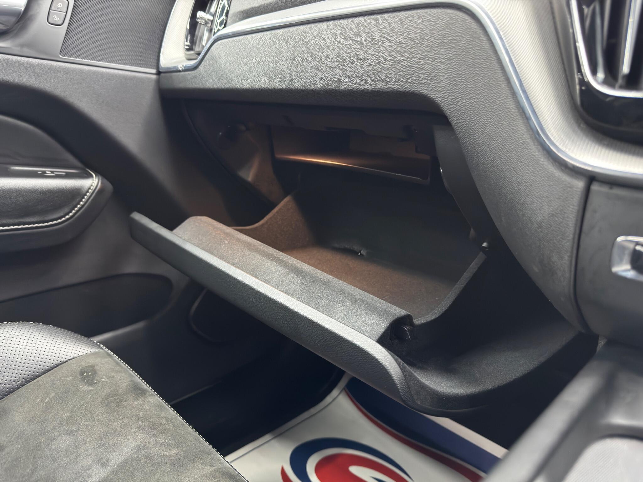 Volvo XC60 - Image 32