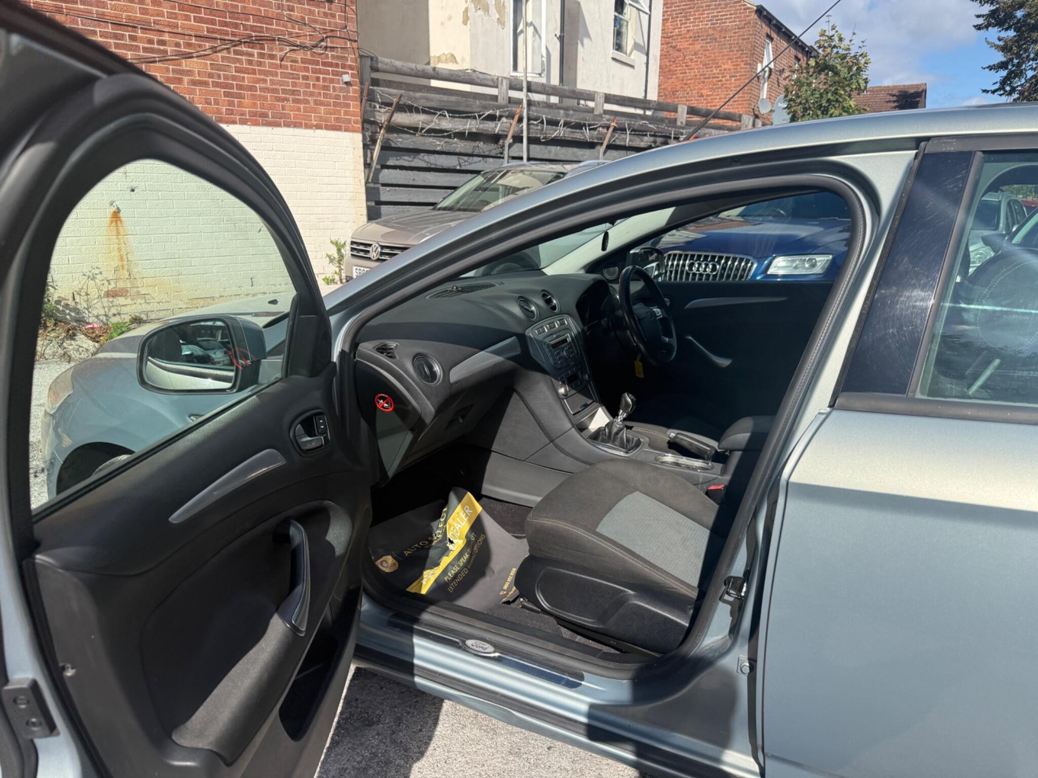 Ford Mondeo - Image 17