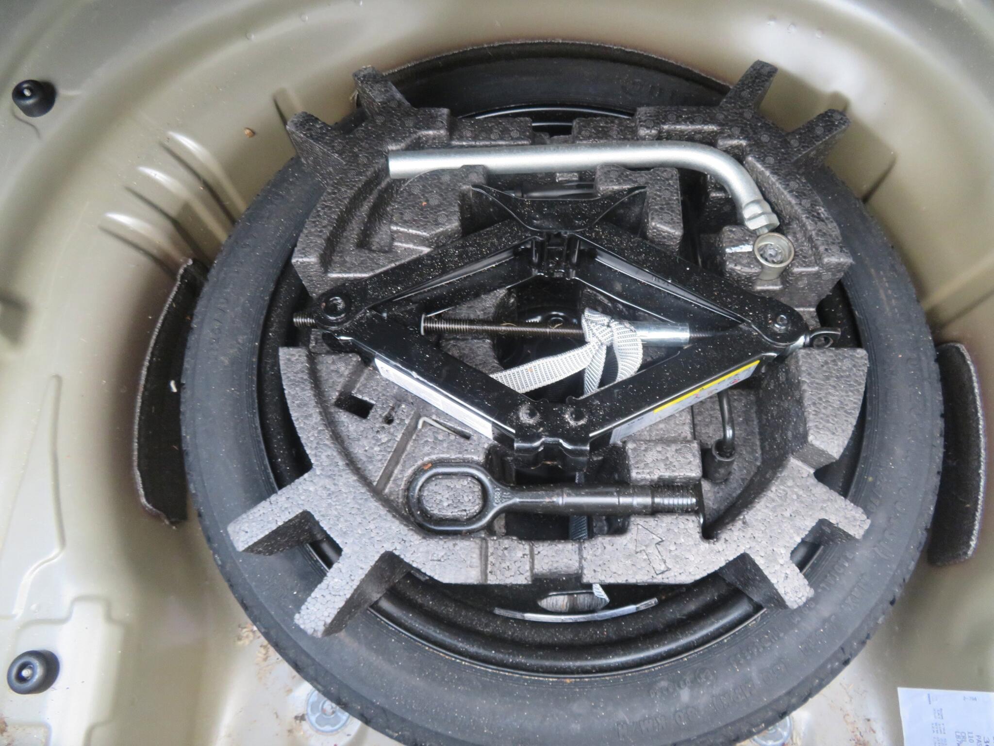 Volkswagen Passat - Image 12