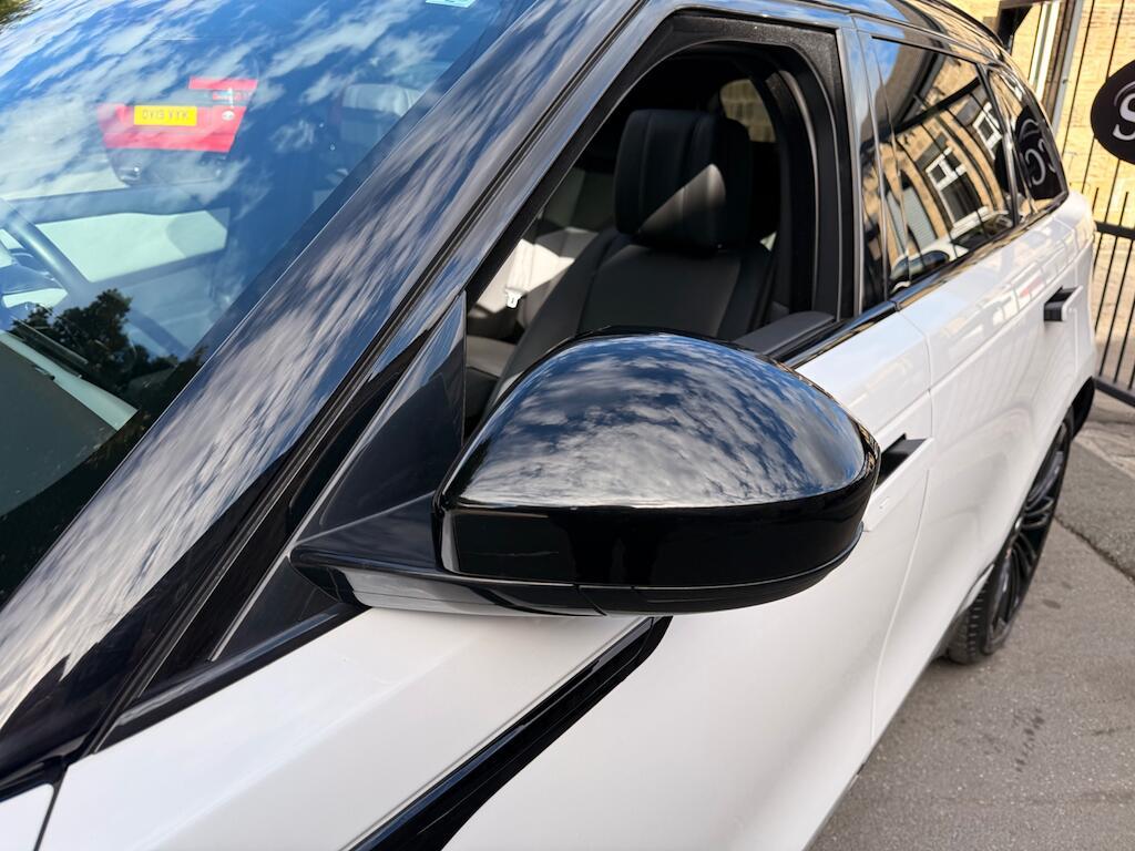 Land Rover Range Rover Velar - Image 20