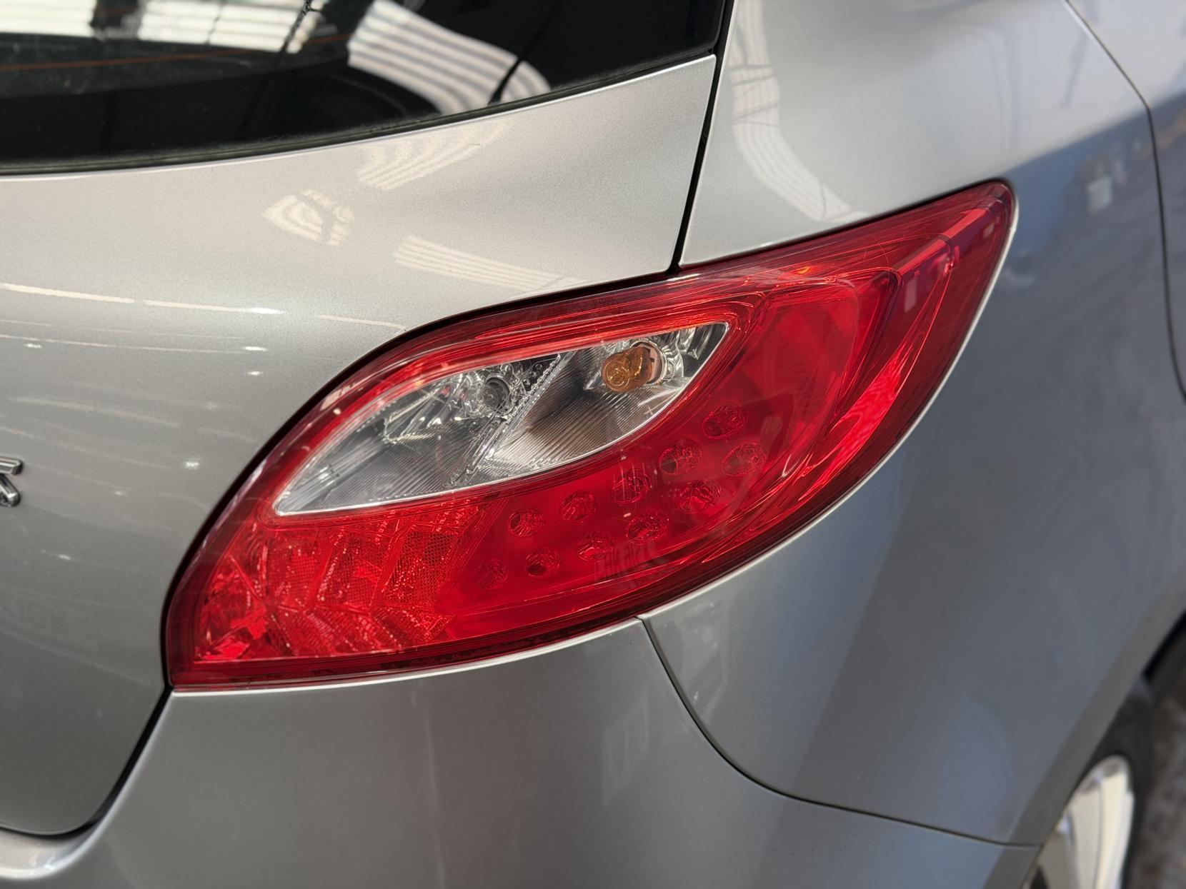 Mazda MAZDA2 - Image 13