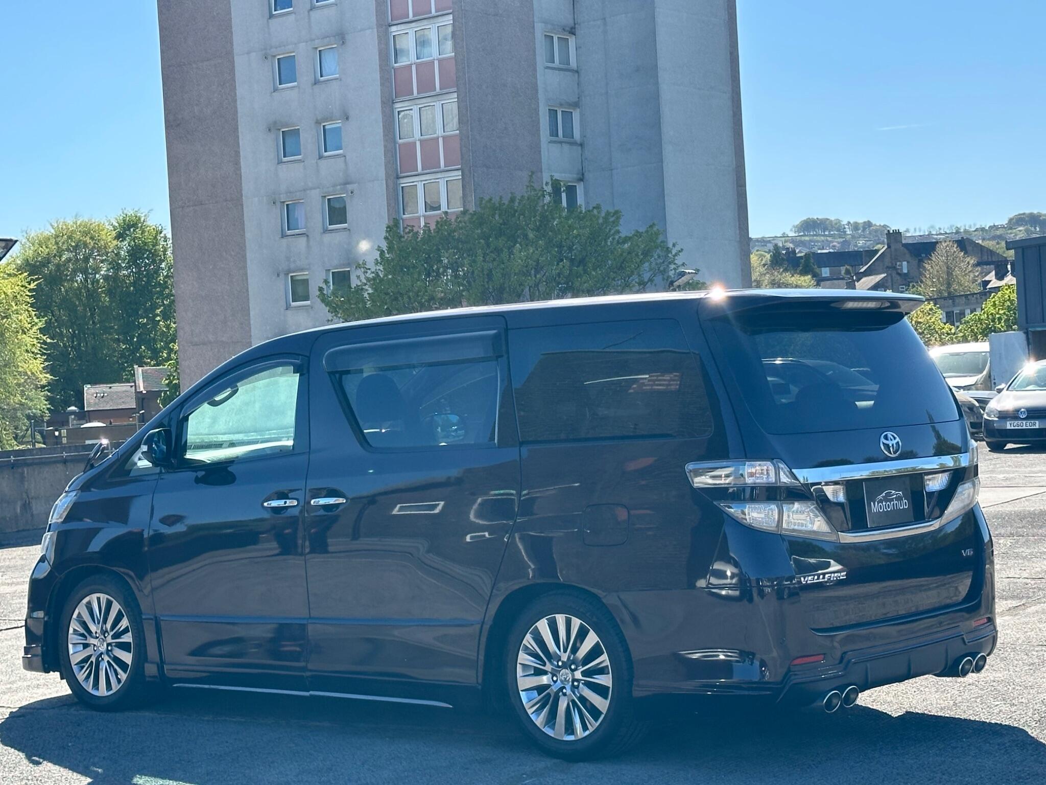 Toyota Vellfire - Image 5