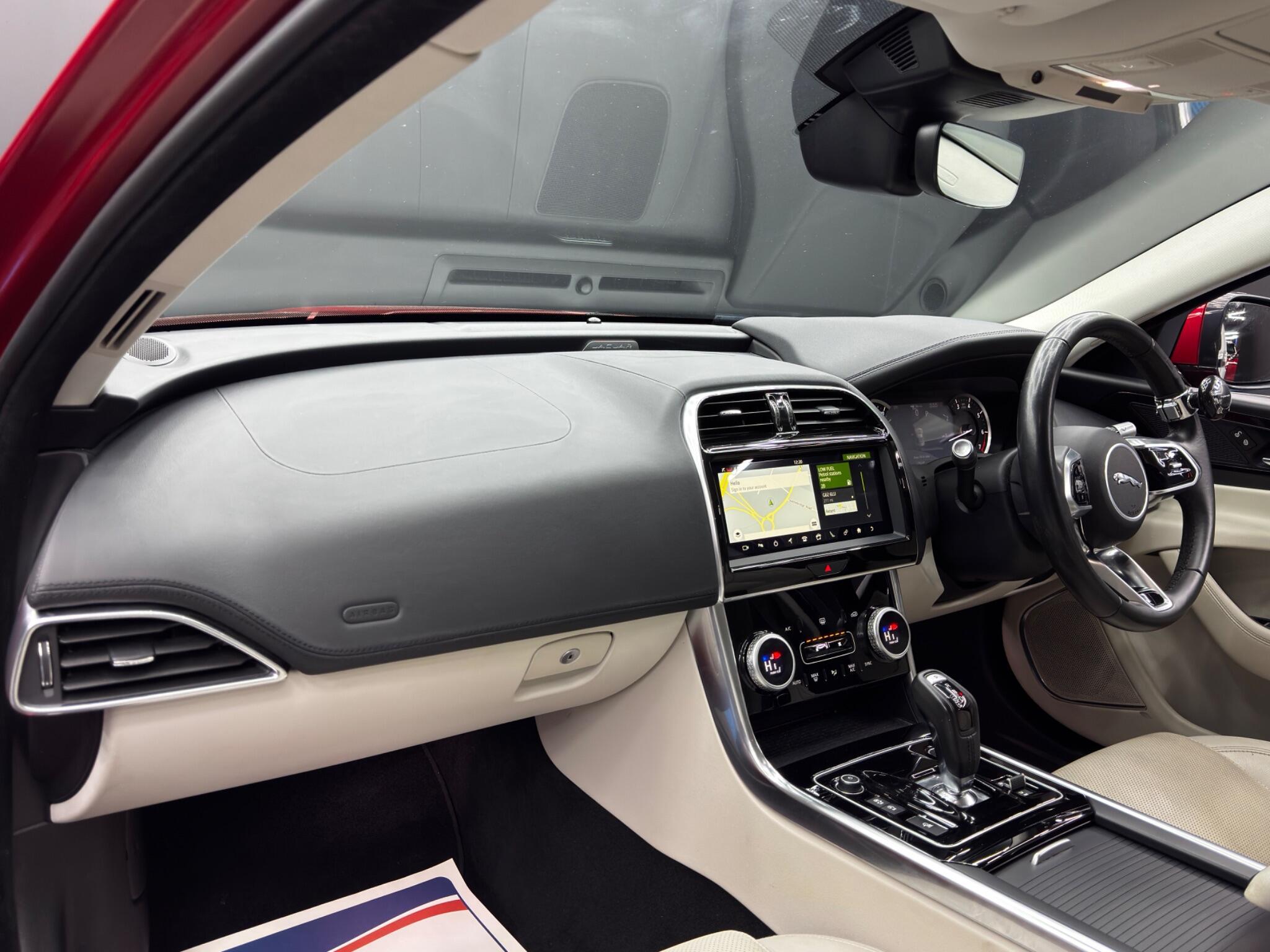 Jaguar XE - Image 11