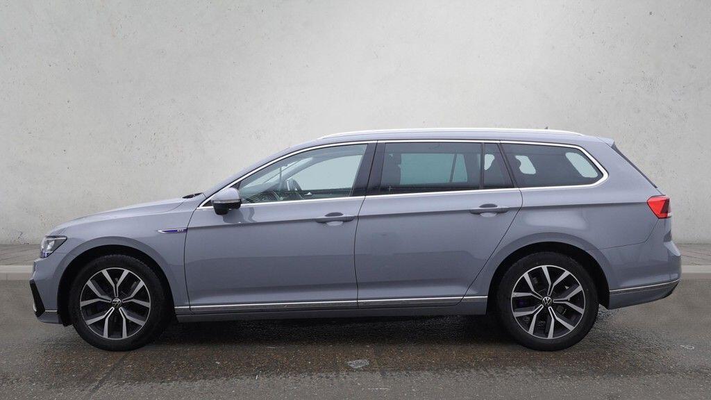 Volkswagen Passat - Image 9