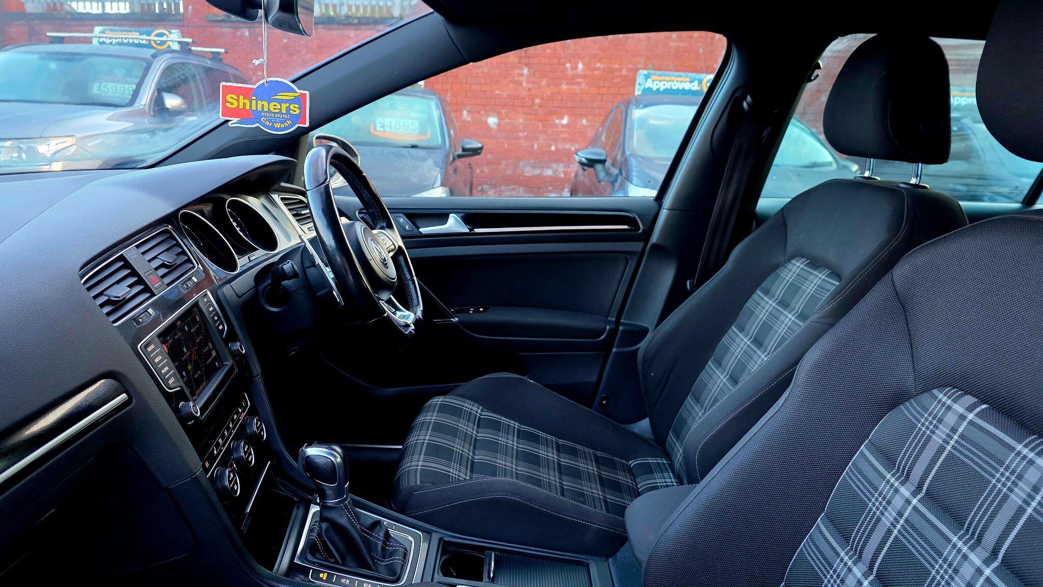 Volkswagen Golf - Image 16