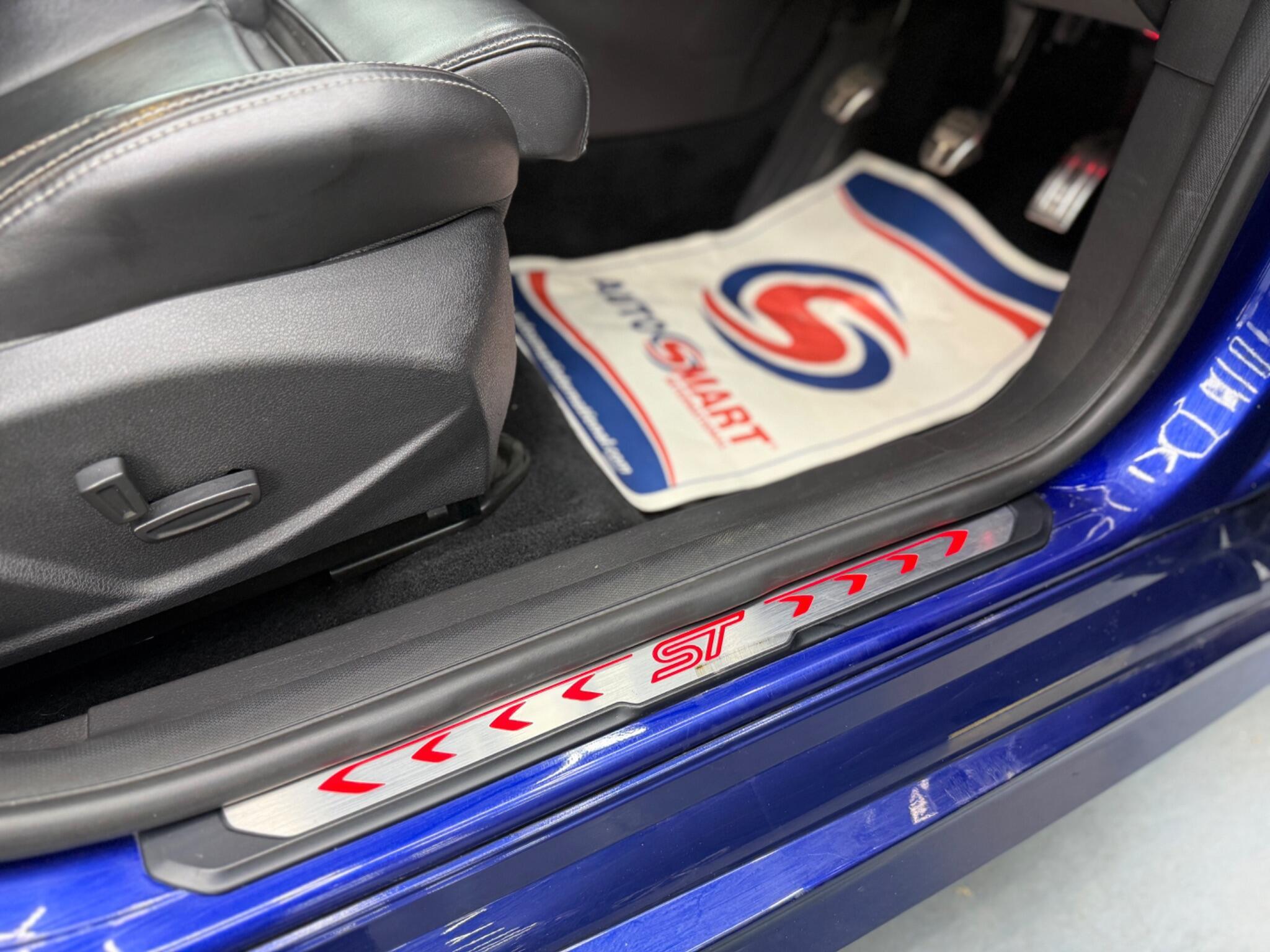 Ford Focus - Image 22