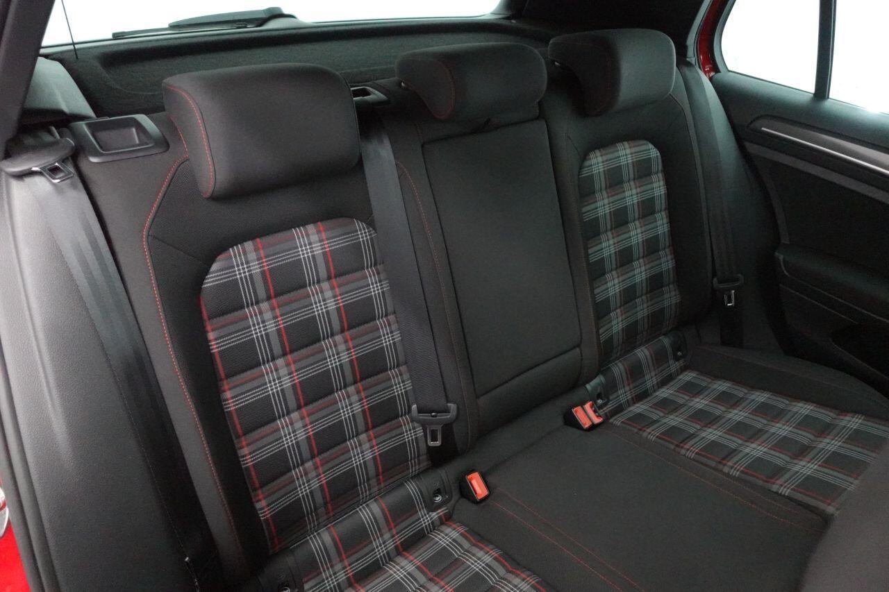 Volkswagen Golf - Image 18