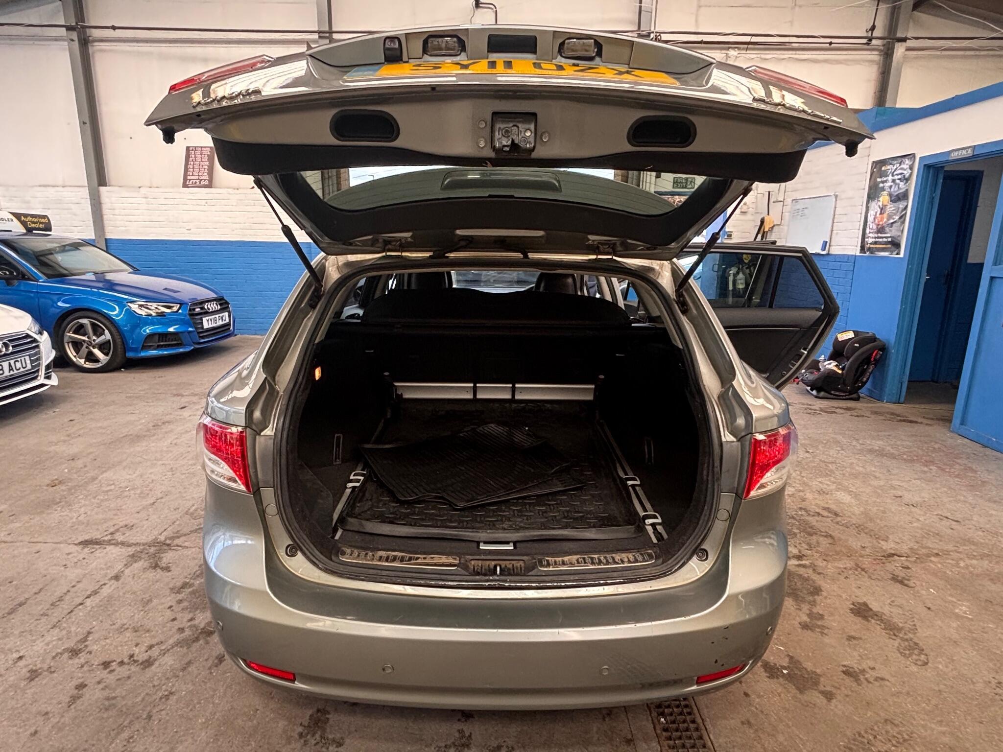 Toyota Avensis - Image 21