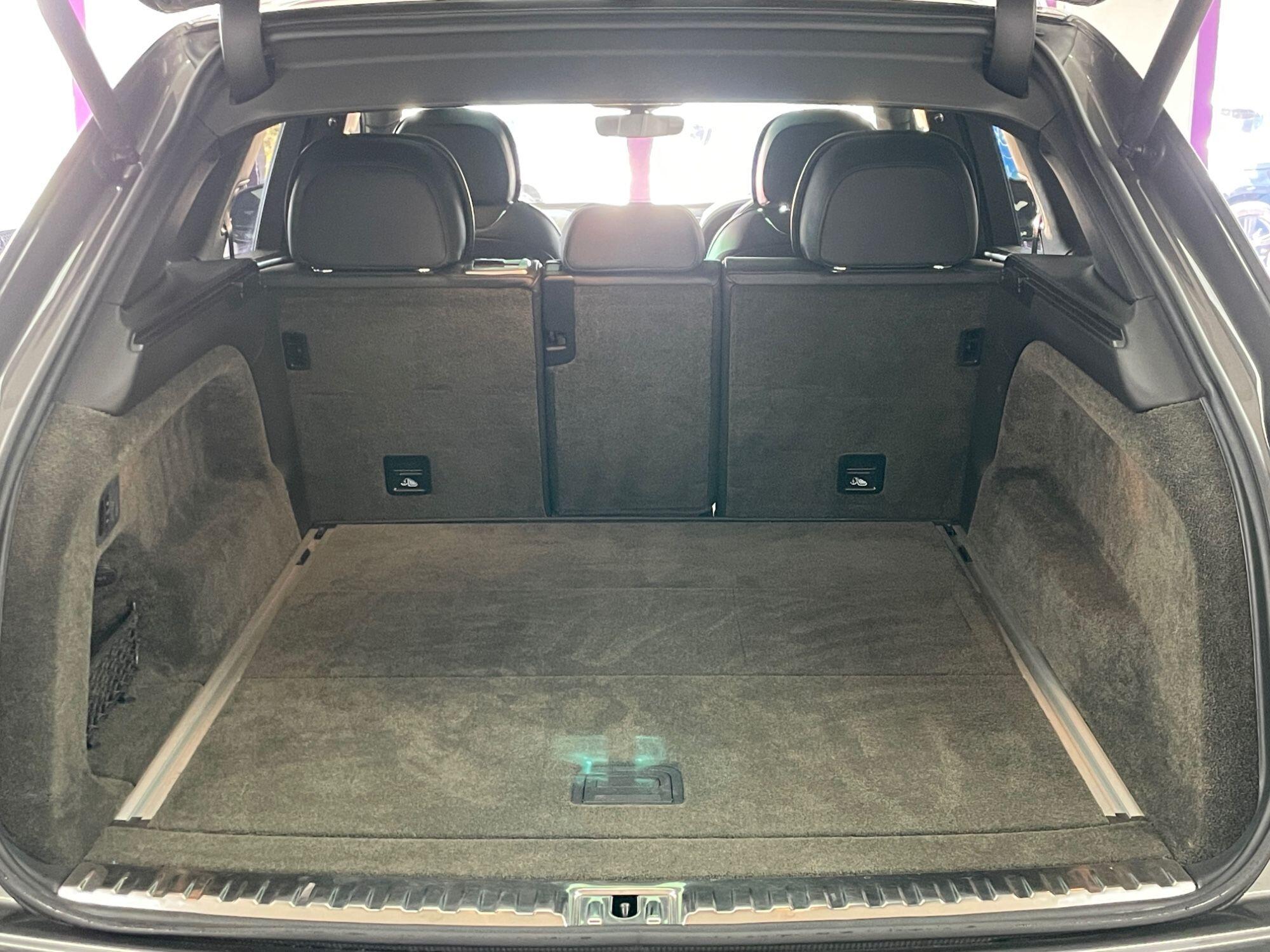 Bentley Bentayga - Image 19