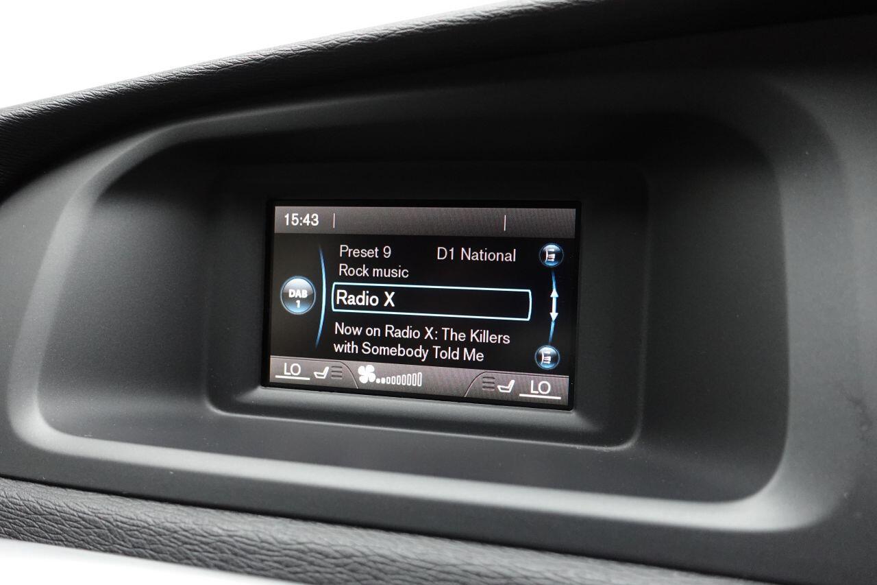 Volvo V40 - Image 2