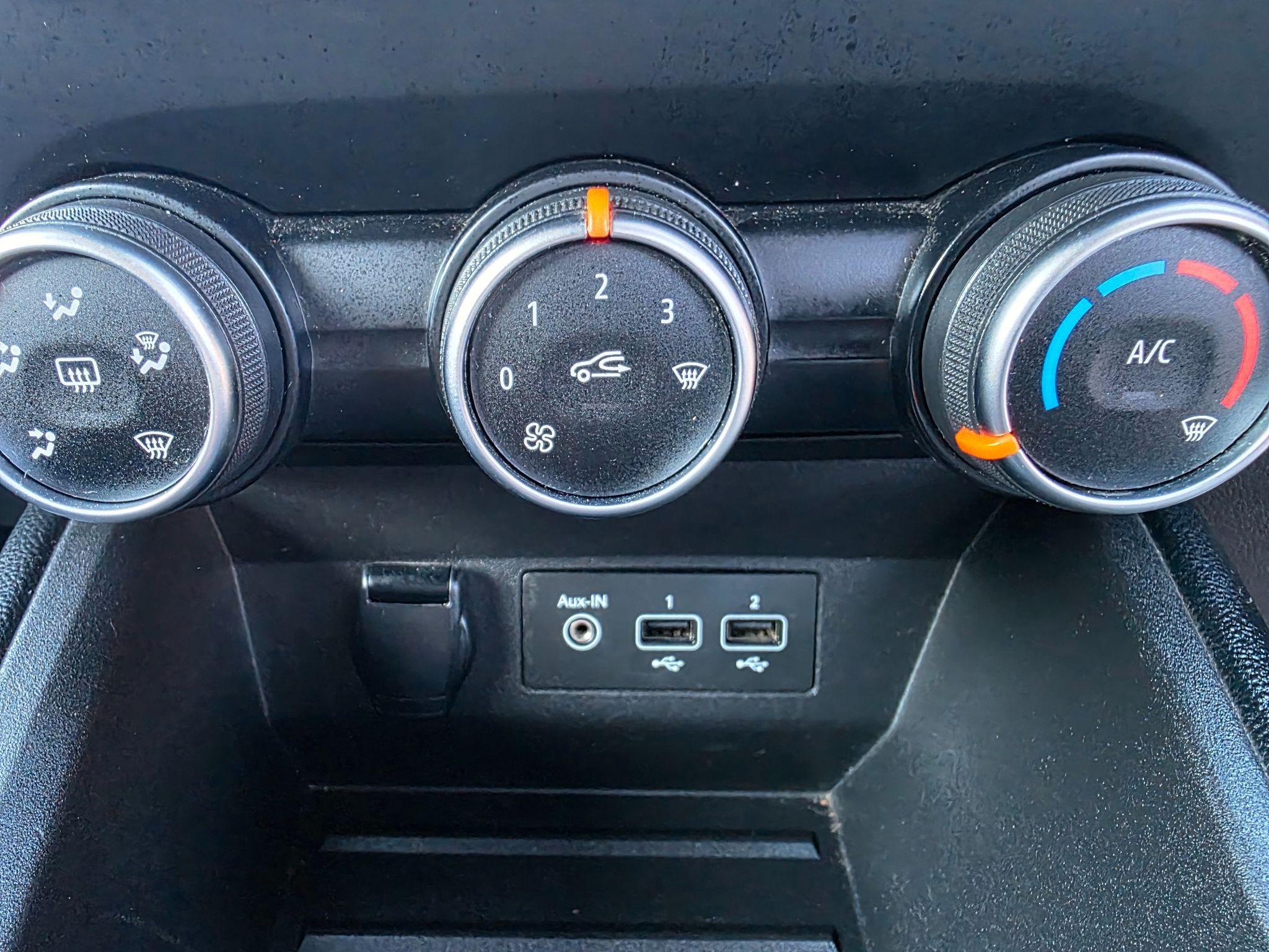 Renault Clio - Image 32