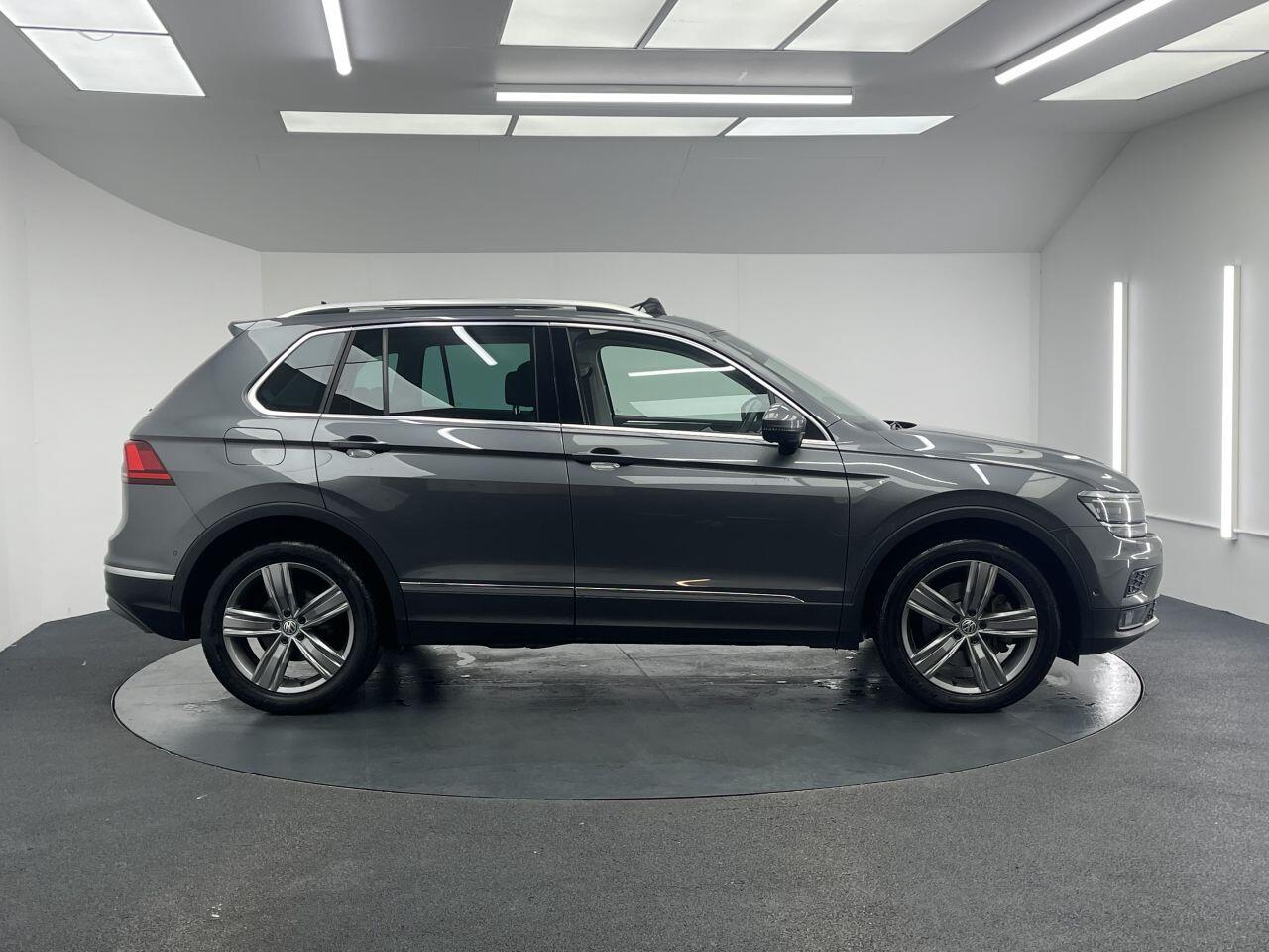 Volkswagen Tiguan - Image 11