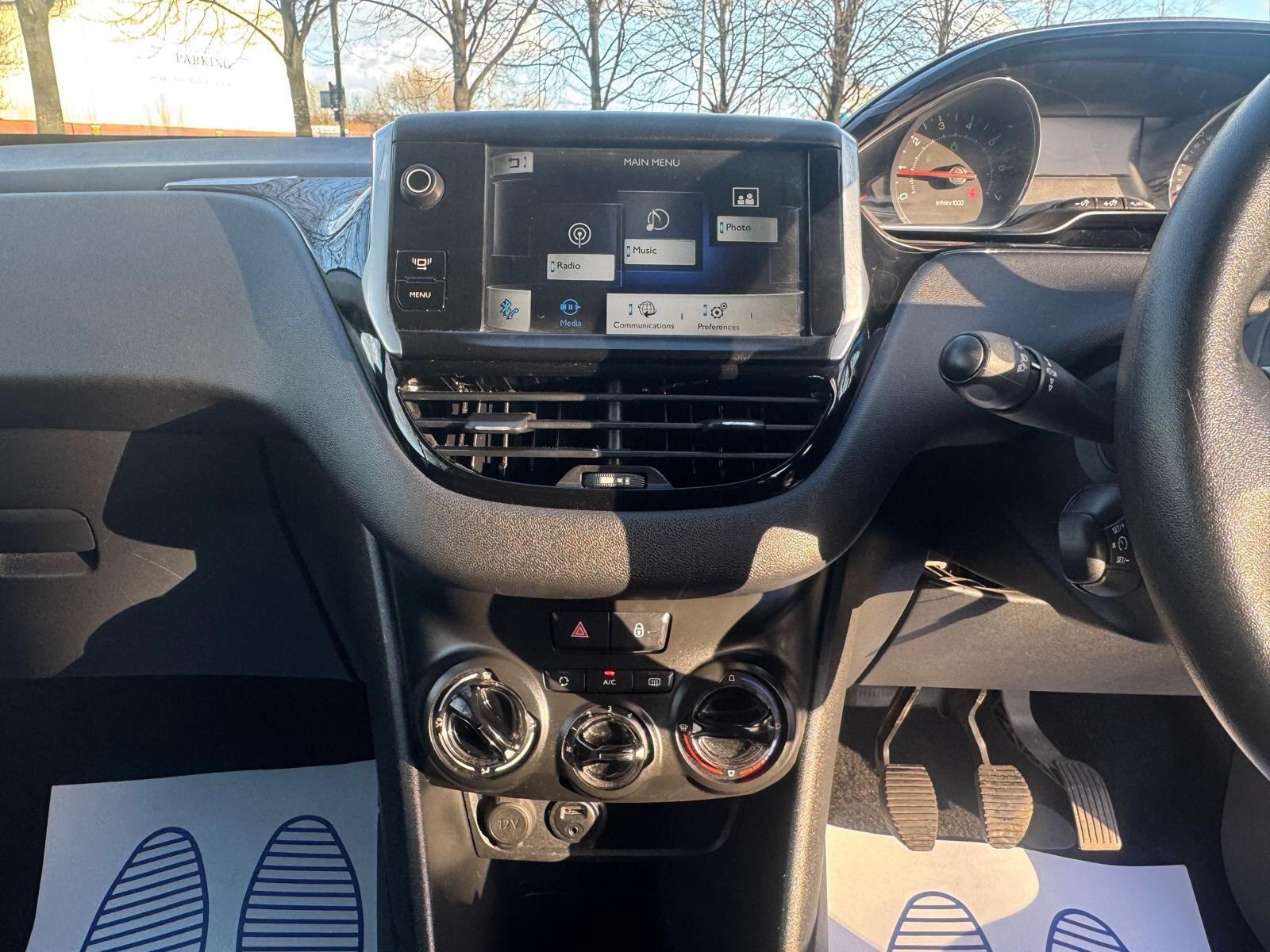 Peugeot 208 - Image 31