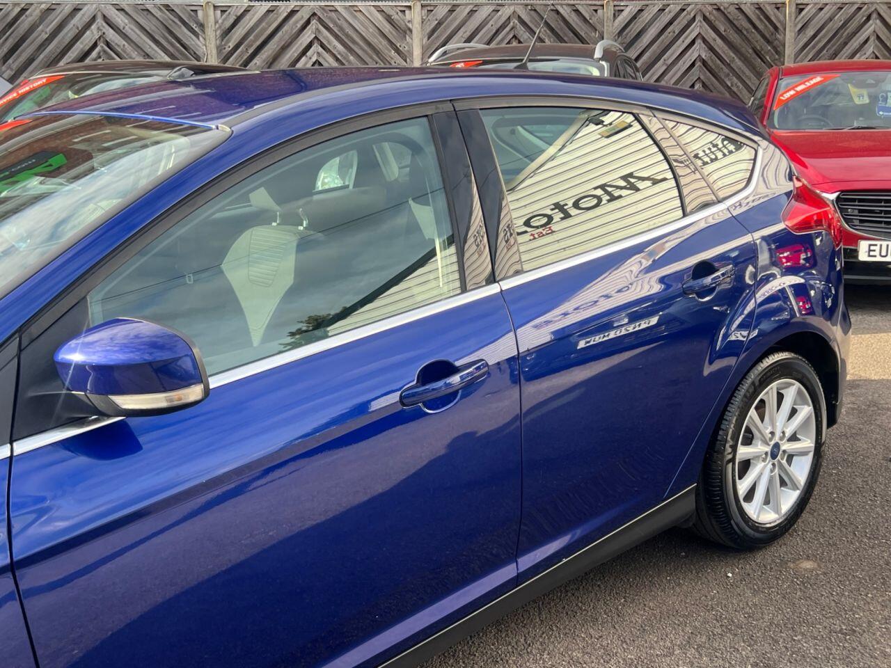 Ford Focus - Image 13