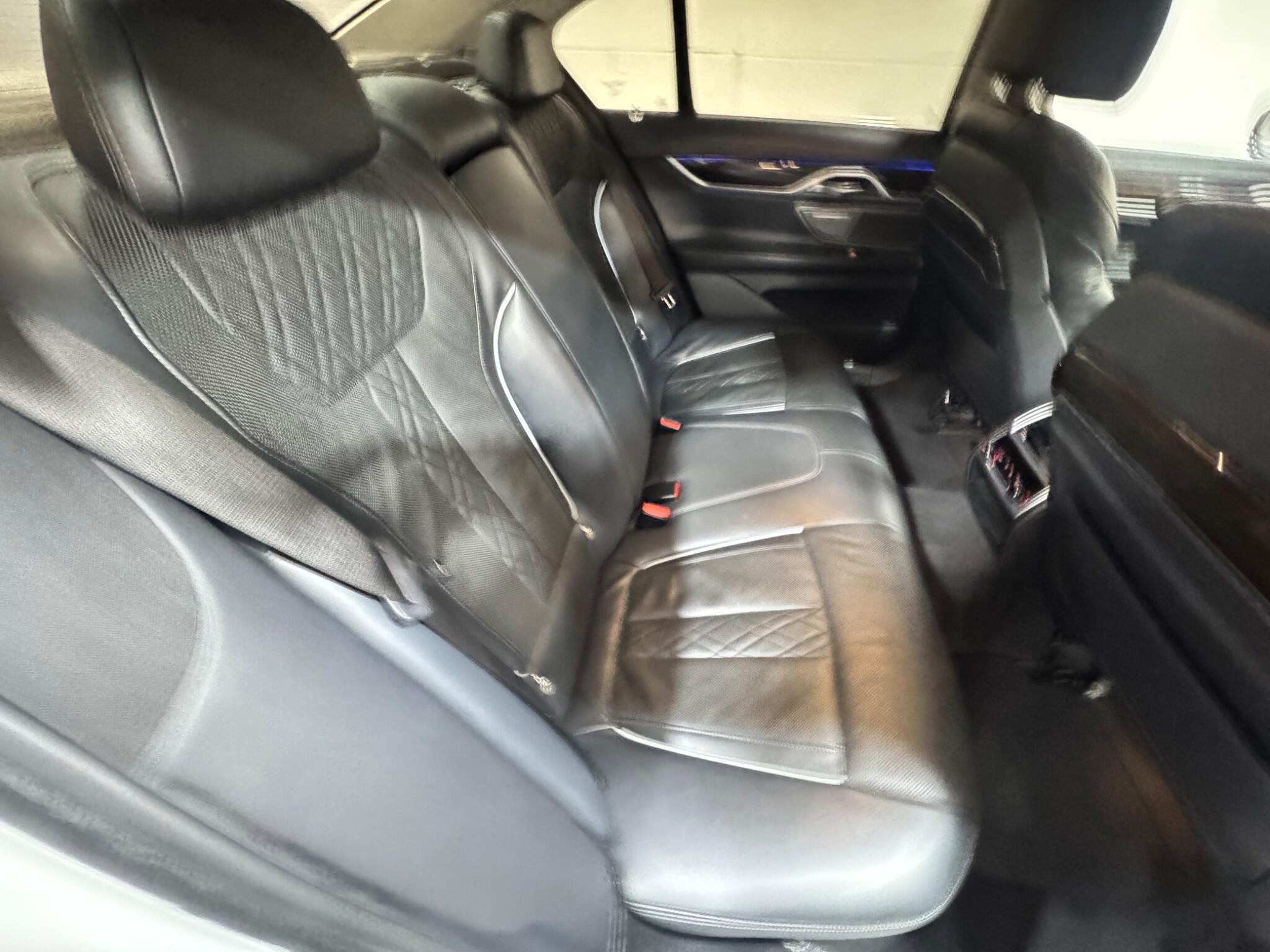 BMW 7 Series - Image 11