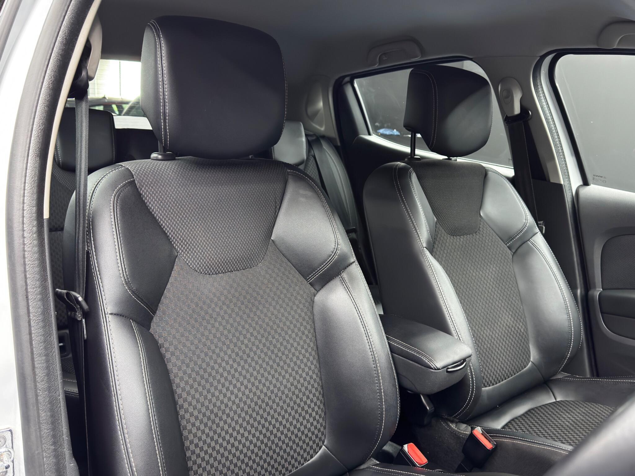 Renault Clio - Image 12