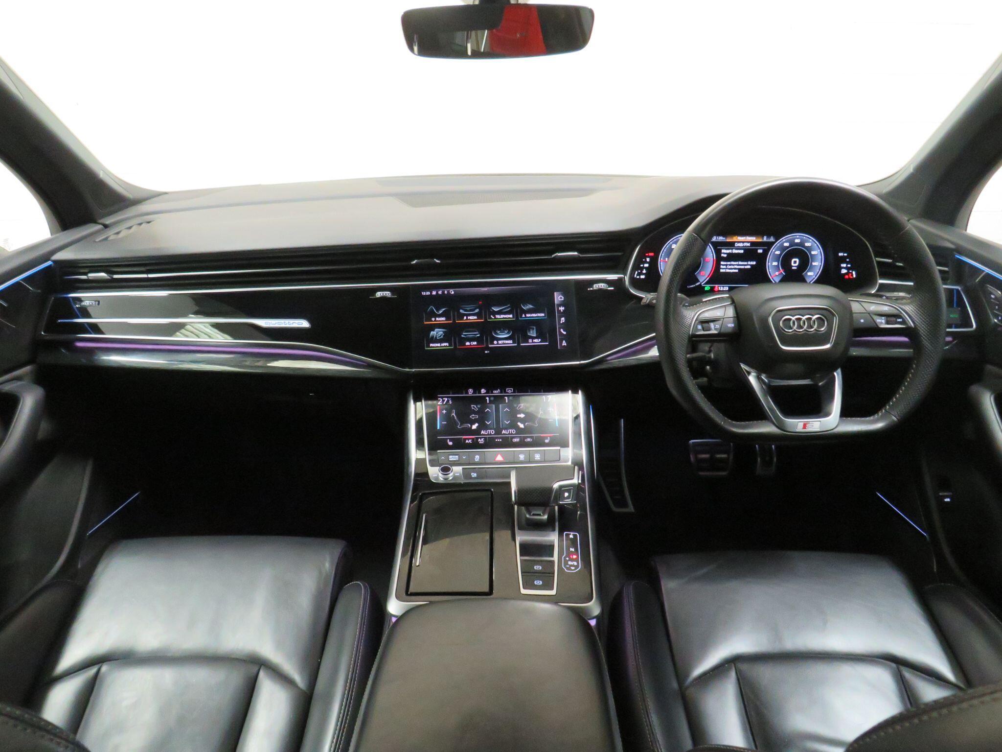 Audi Q7 - Image 20