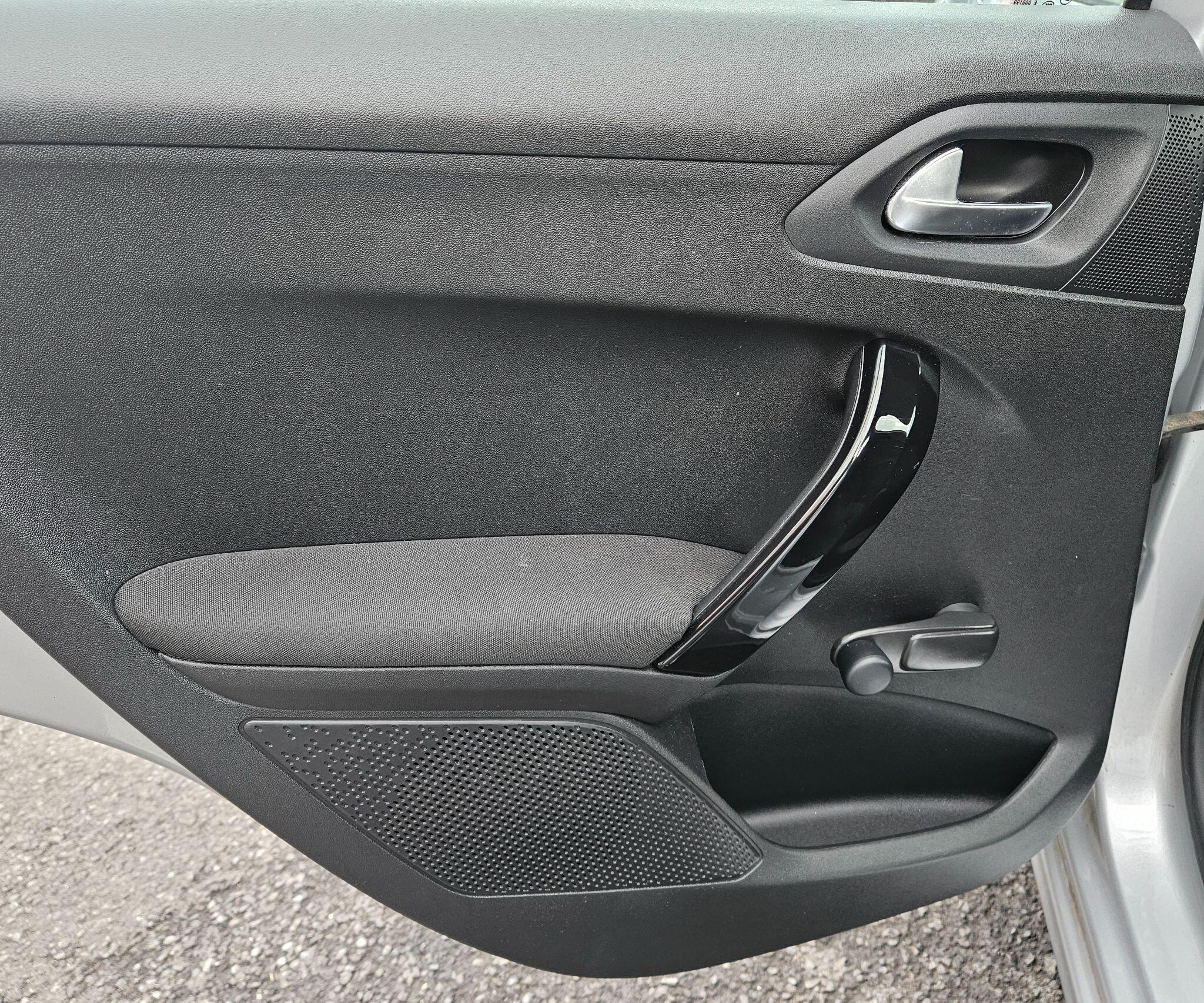 Peugeot 208 - Image 64