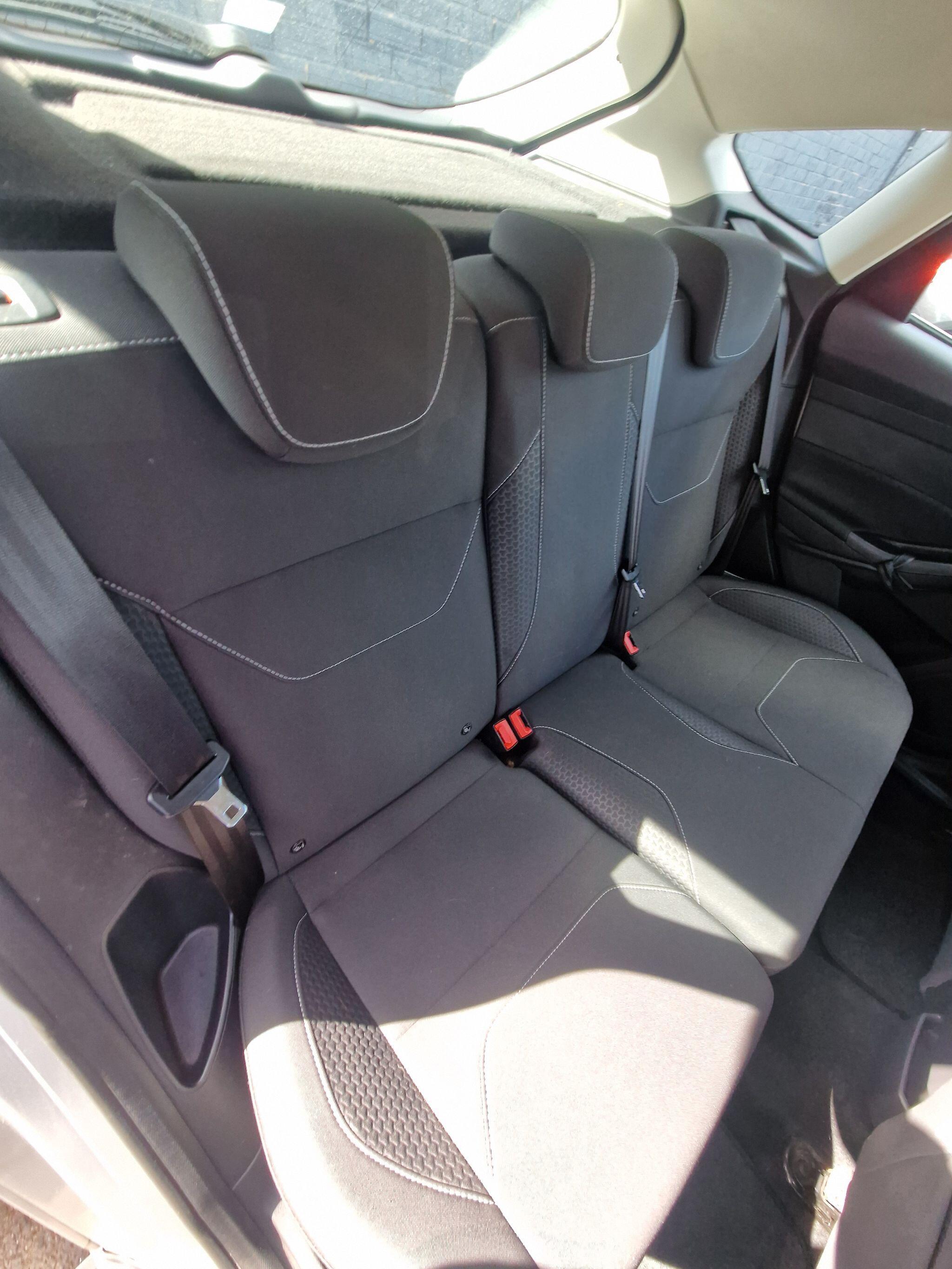 Ford Focus - Image 28