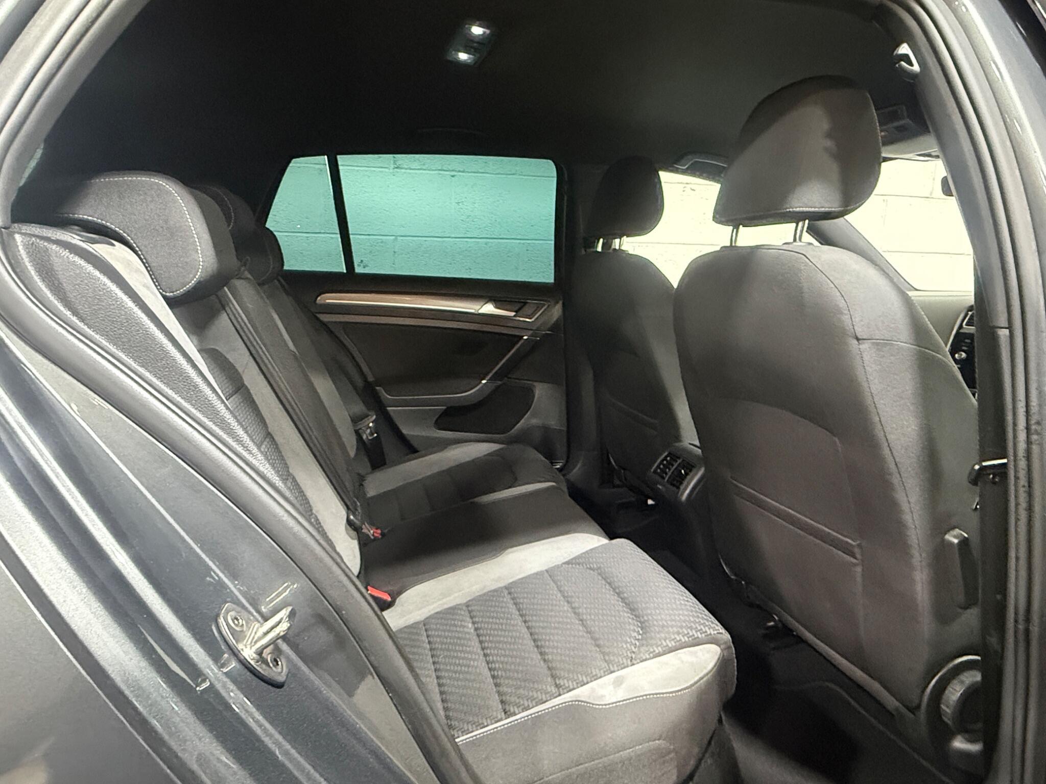 Volkswagen Golf - Image 11