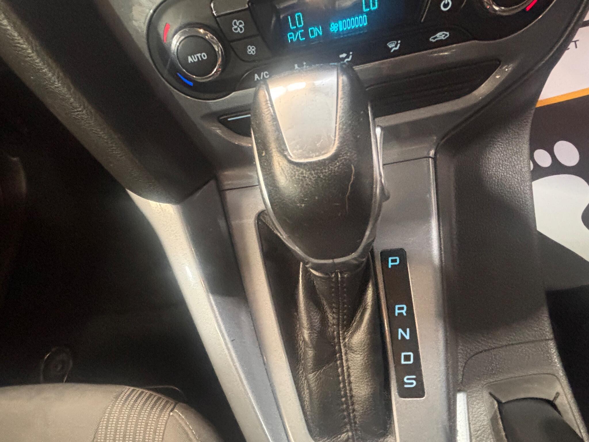 Ford Focus - Image 19