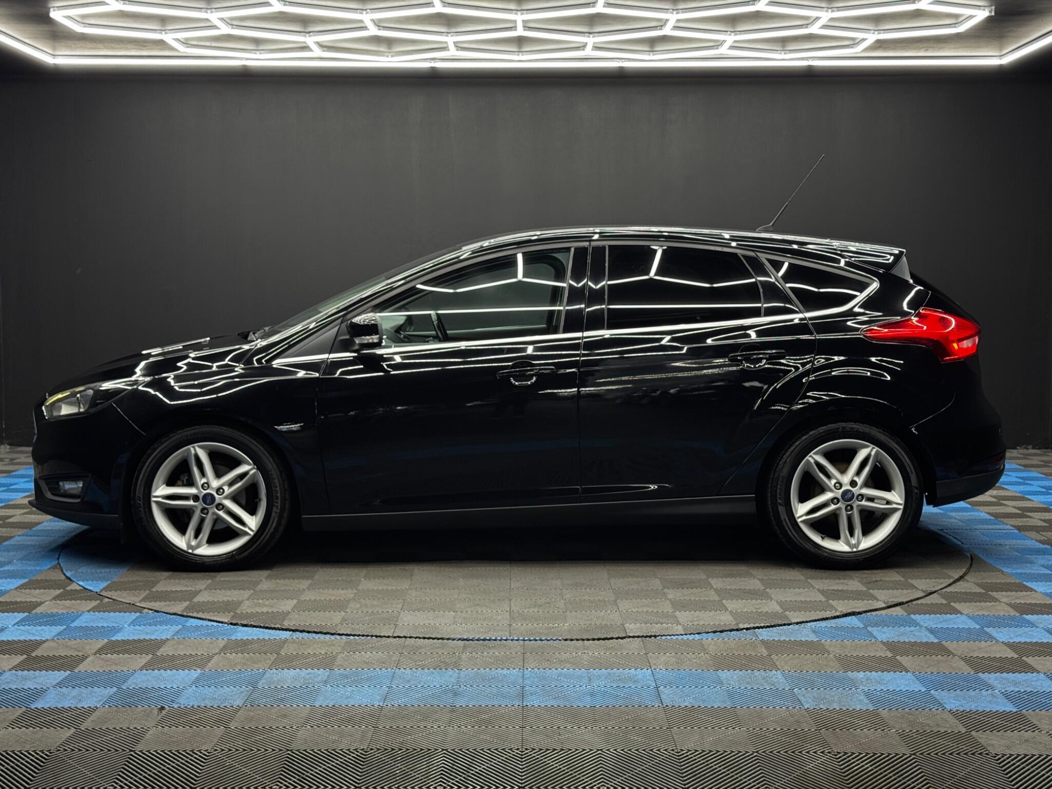 Ford Focus - Image 8