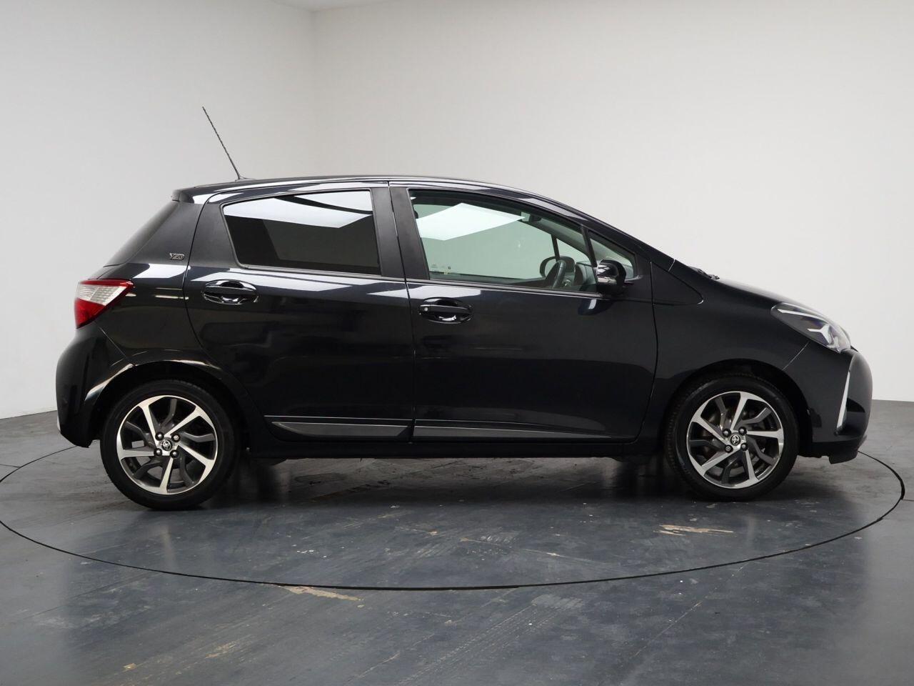 Toyota Yaris - Image 14