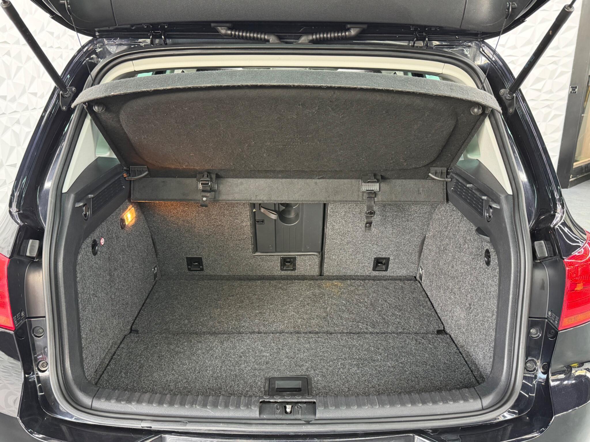 Volkswagen Tiguan - Image 13