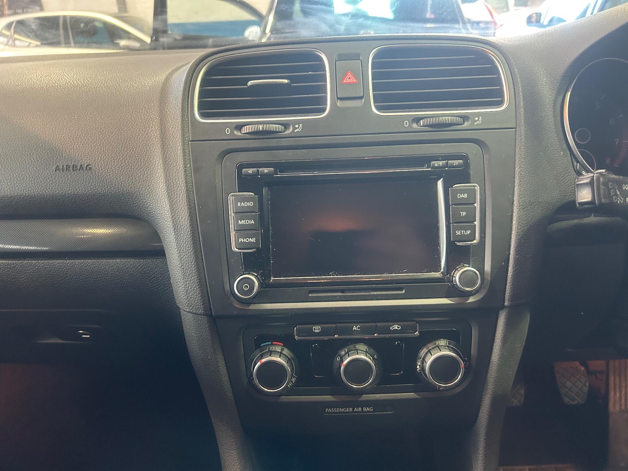 Volkswagen Golf - Image 18