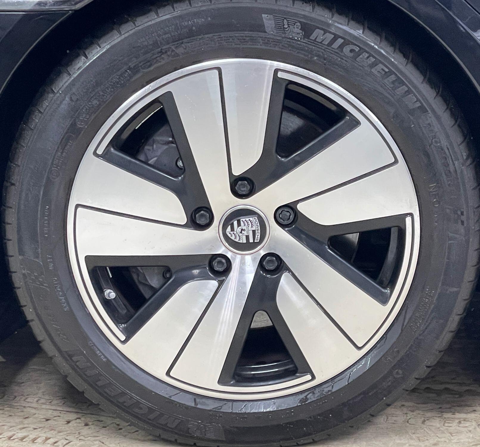 Porsche Taycan - Image 15