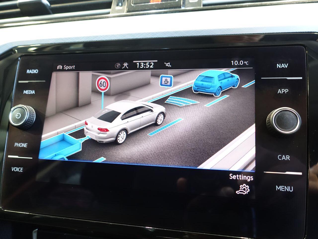 Volkswagen Passat - Image 34