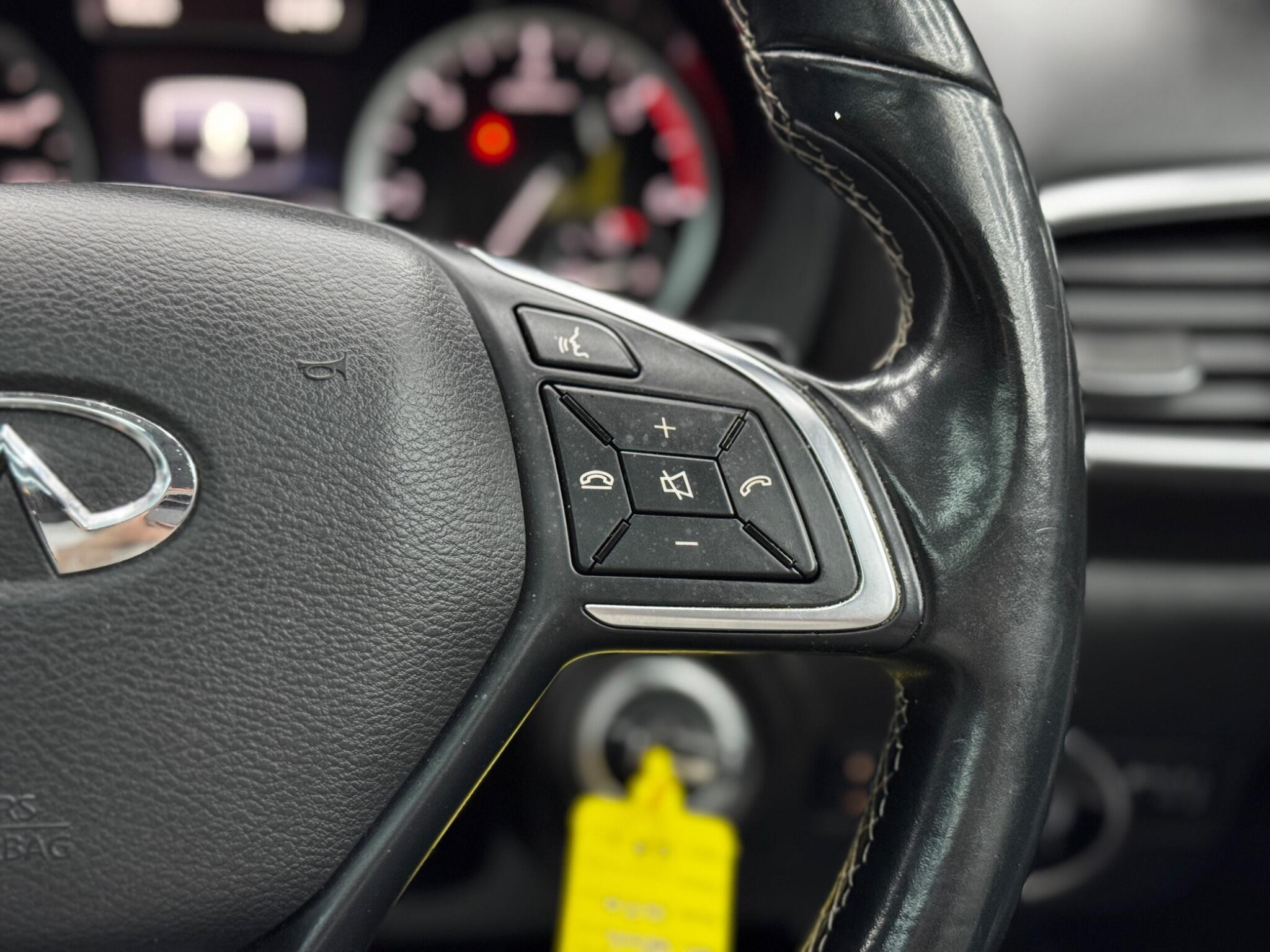Infiniti Q30 - Image 20