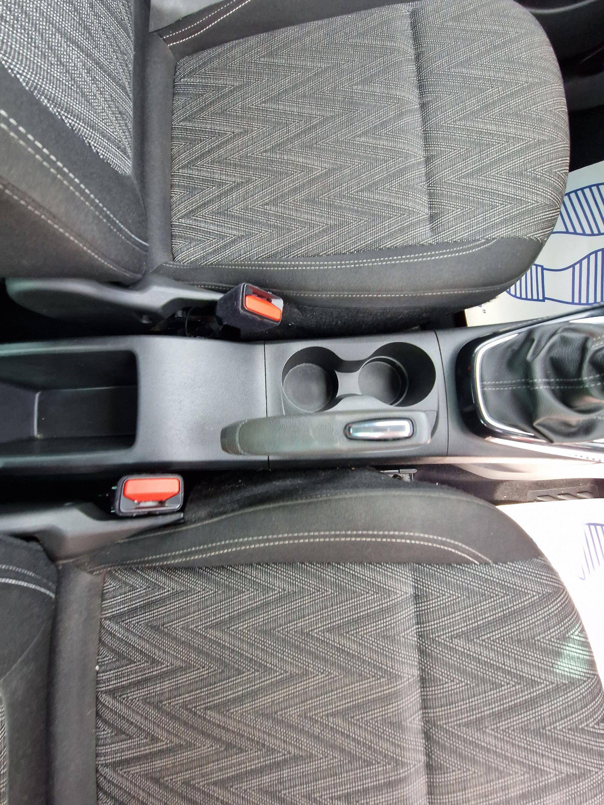 Vauxhall Crossland X - Image 32