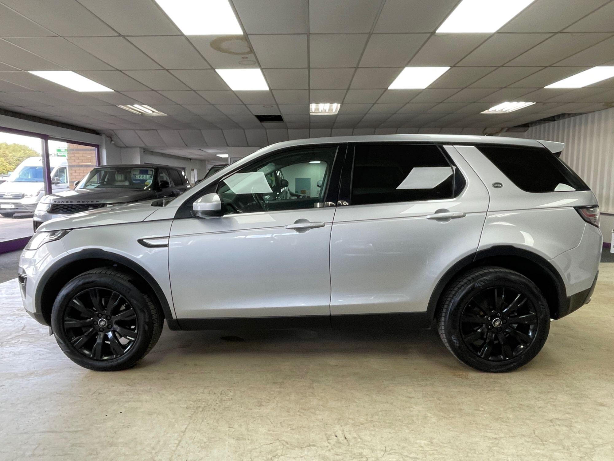 Land Rover DISCOVERY SPORT - Image 12