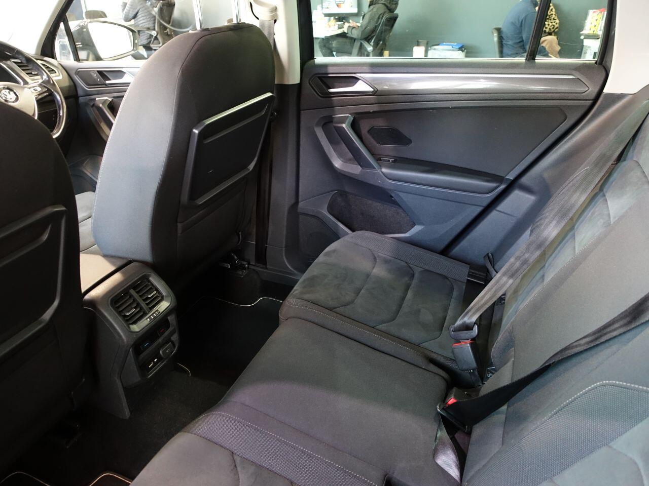 Volkswagen Tiguan - Image 22