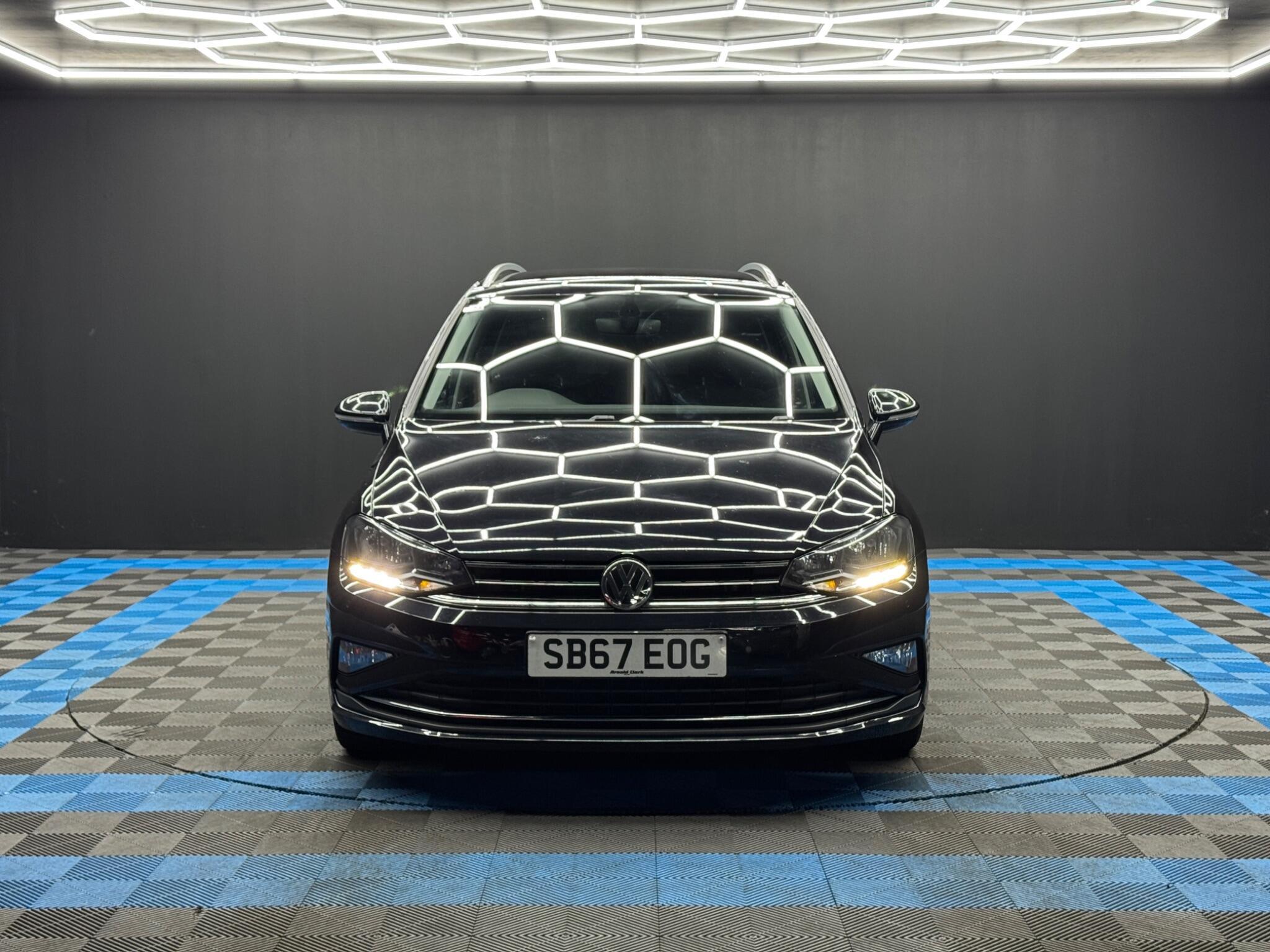 Volkswagen GOLF SV - Image 2