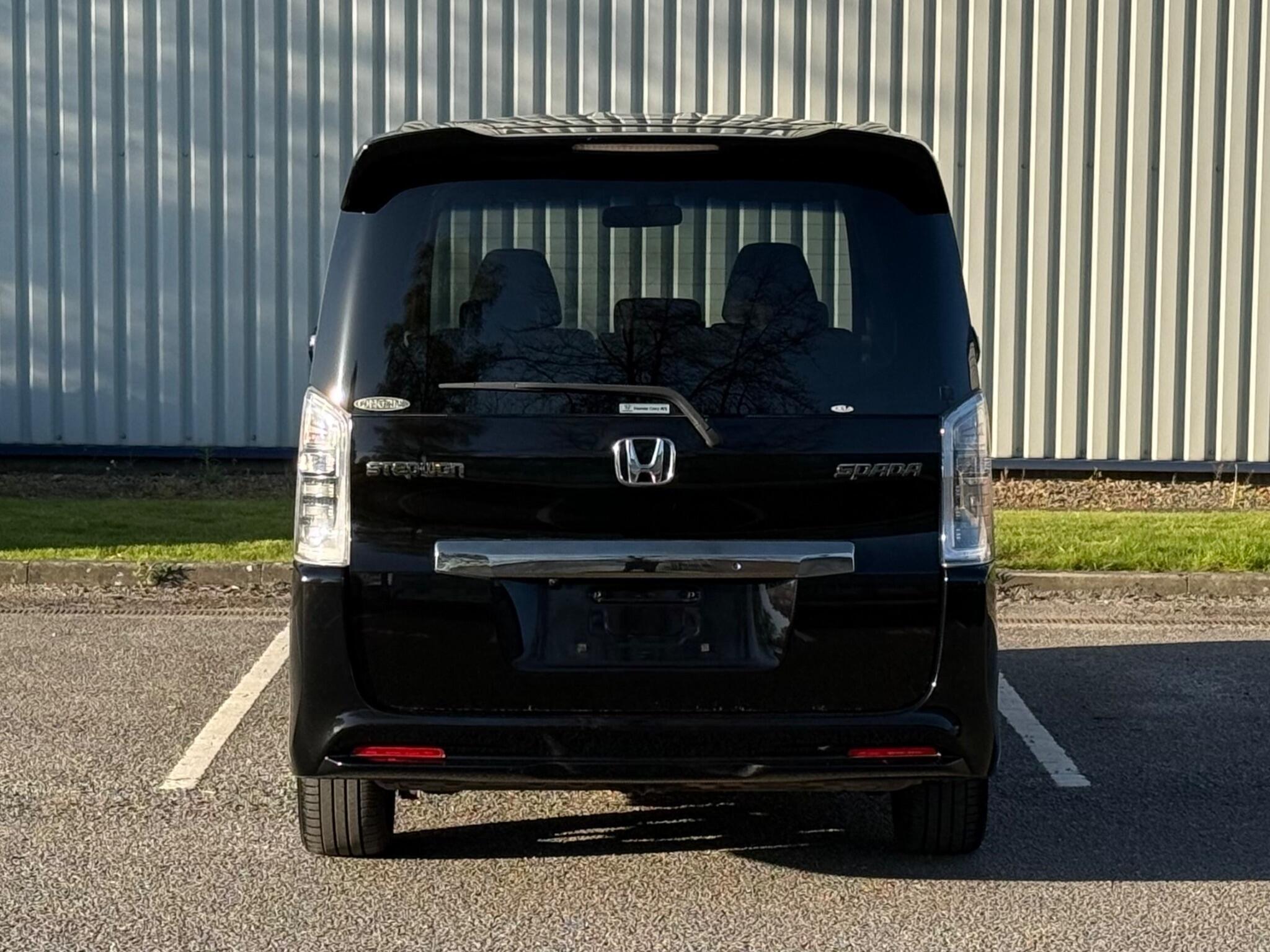 Honda Stepwagon - Image 16