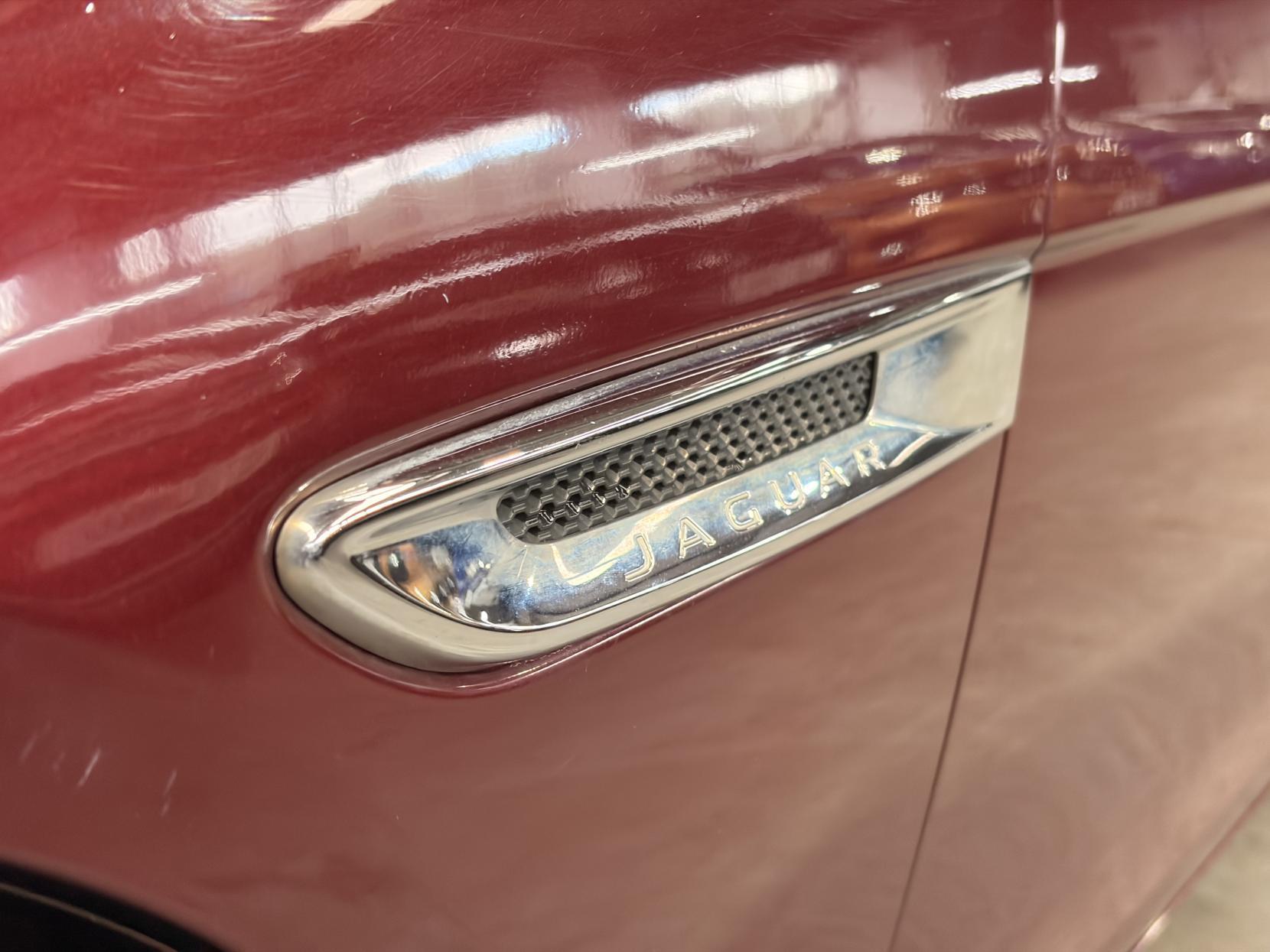 Jaguar XE - Image 15