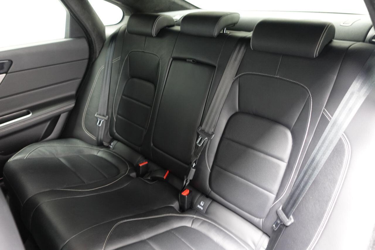 Jaguar XF - Image 11
