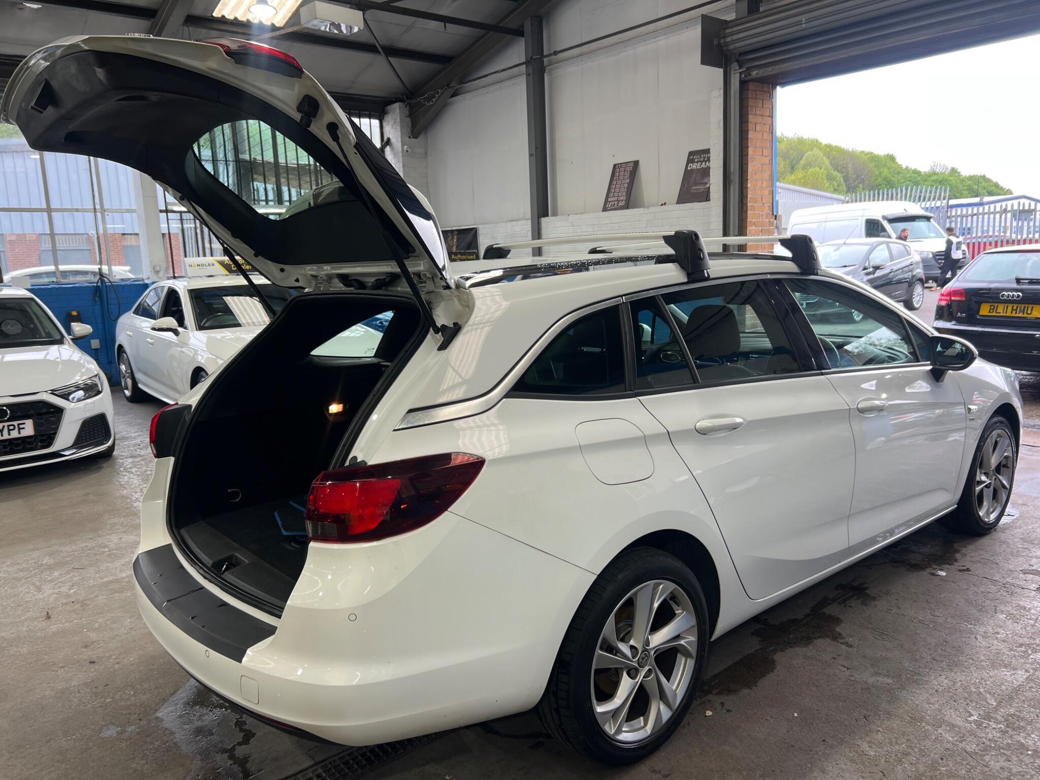 Vauxhall Astra - Image 11