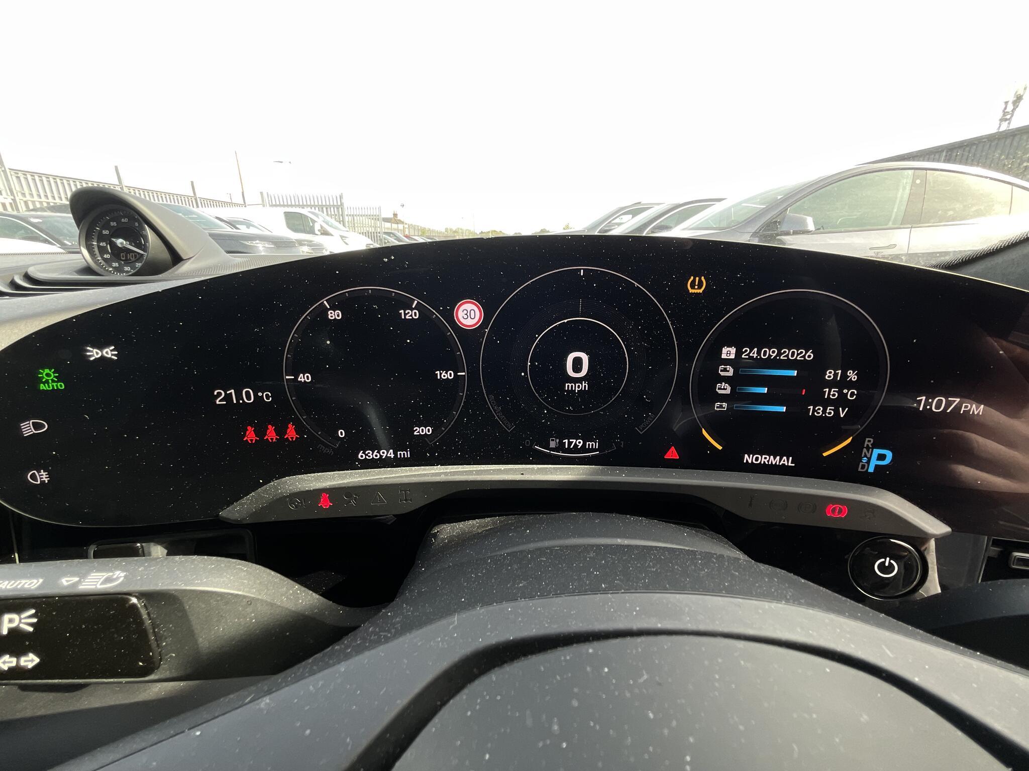 Porsche Taycan - Image 16