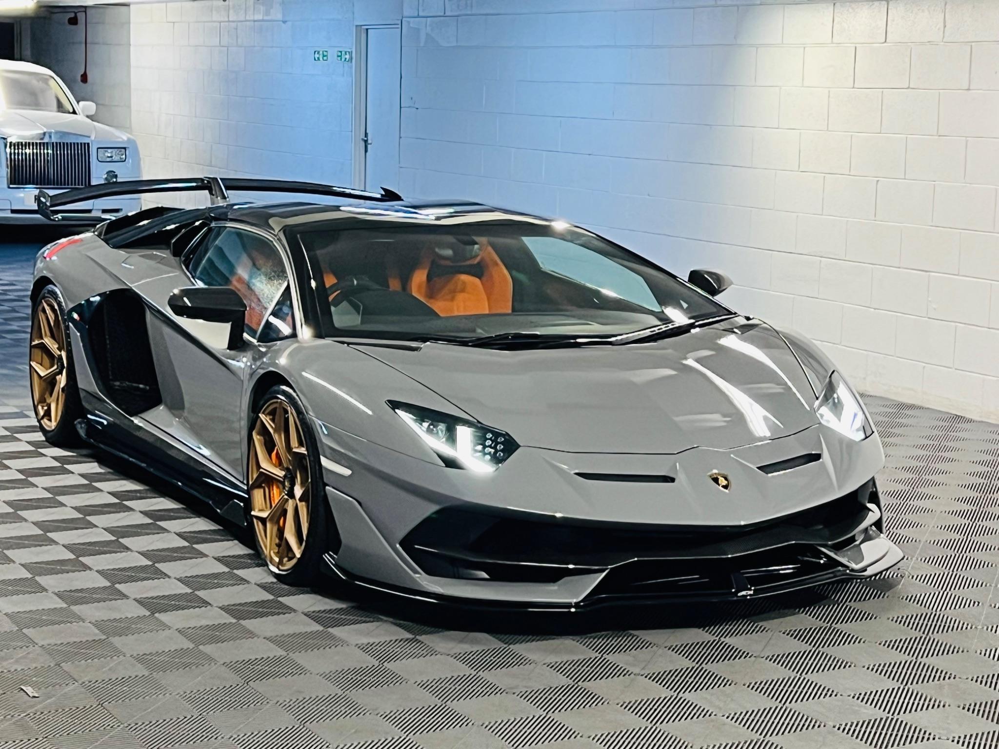 Lamborghini Aventador - Image 13