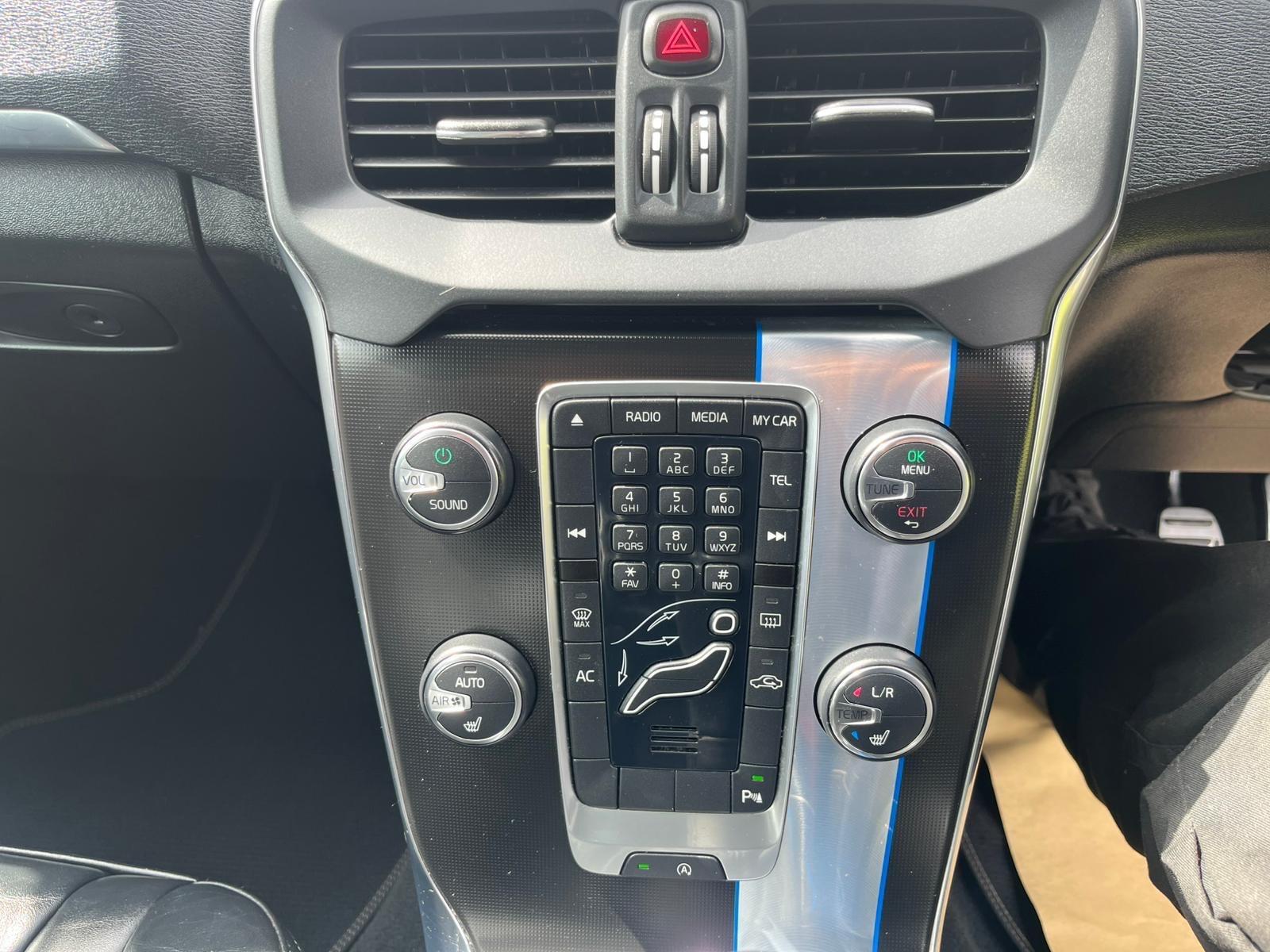 Volvo V40 - Image 12