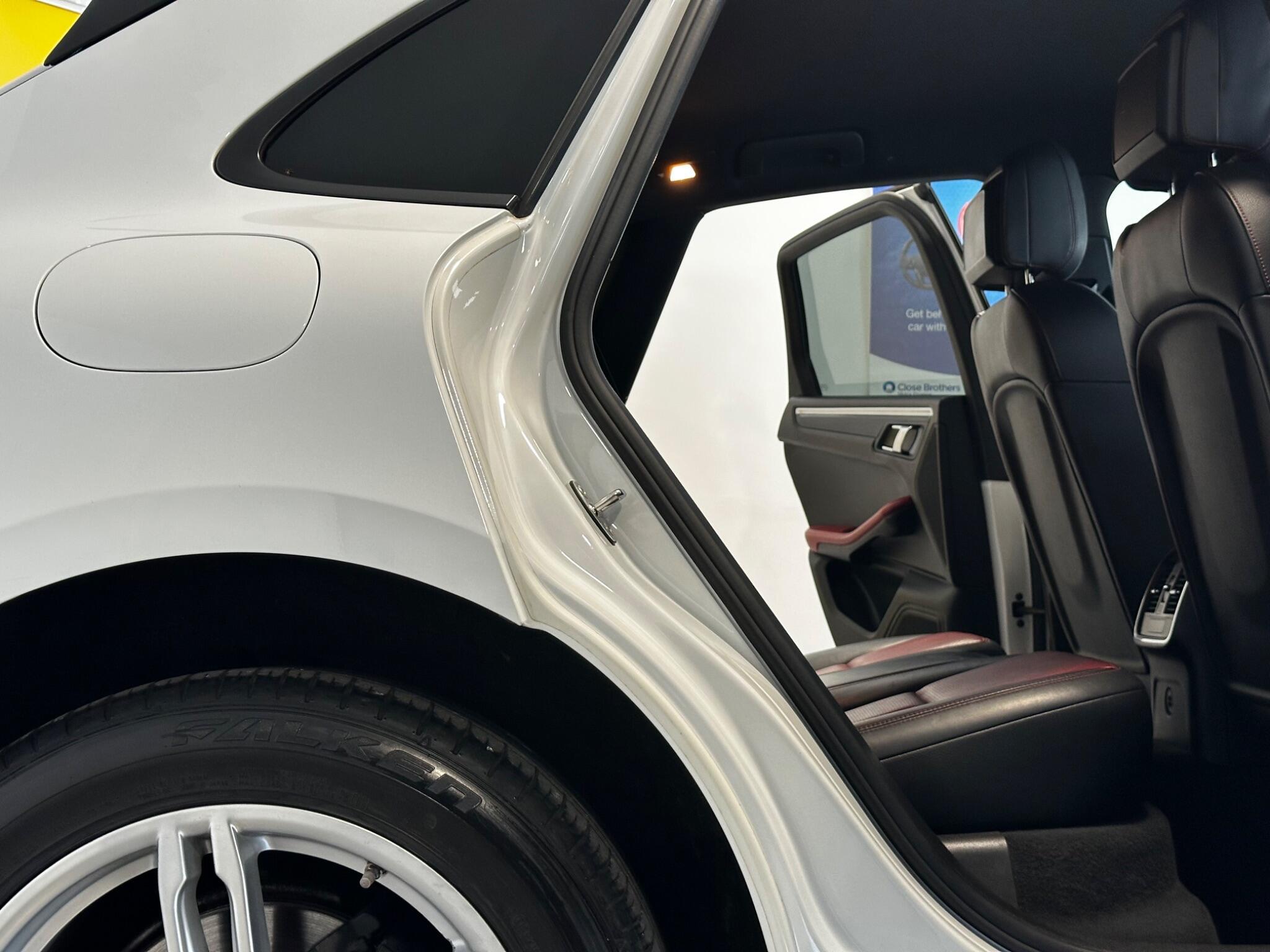 Porsche Macan - Image 19
